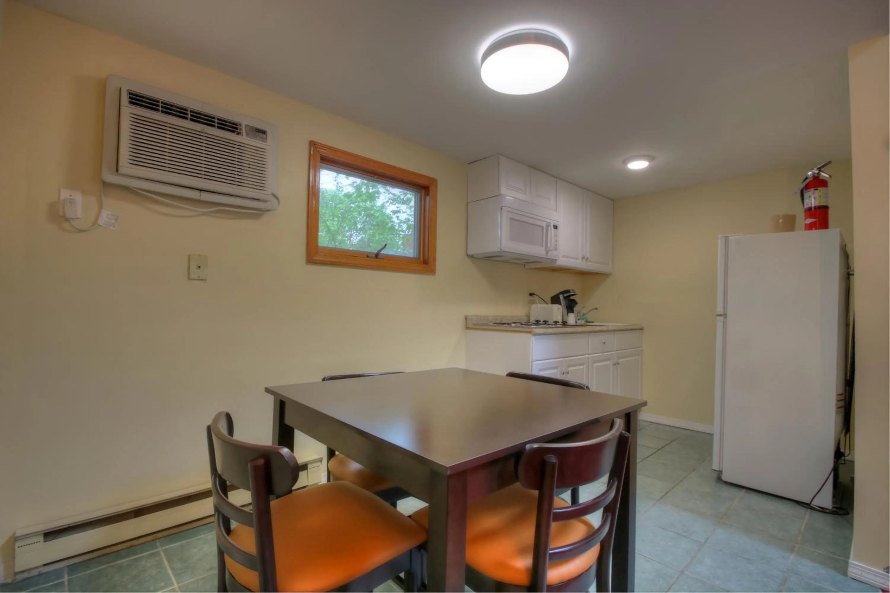 Kitchen or kitchenette in Ogunquit Tides