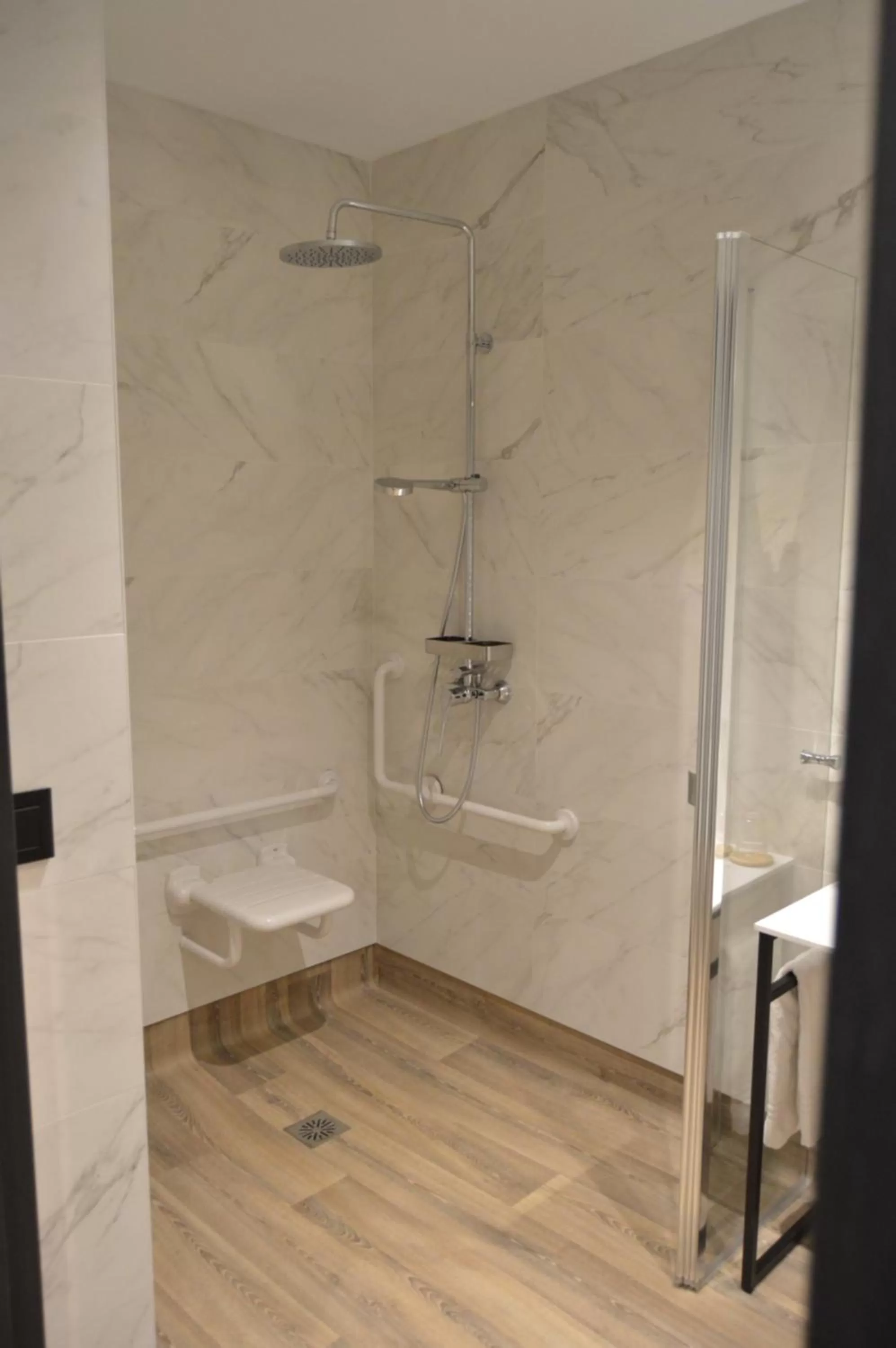 Shower in M&UGA Hotela