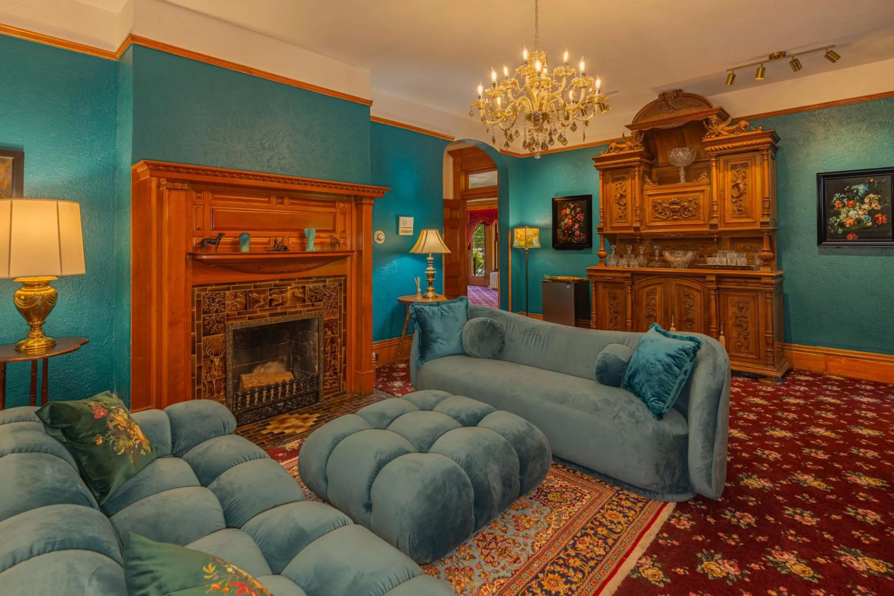 Living room in Orman Mansion - Pueblo's Most Luxurious Stay!