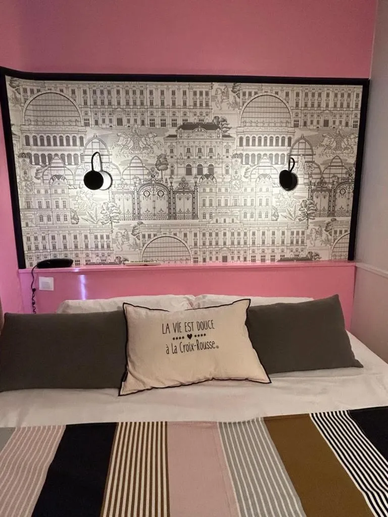 Bed in Hôtel de la Croix-Rousse