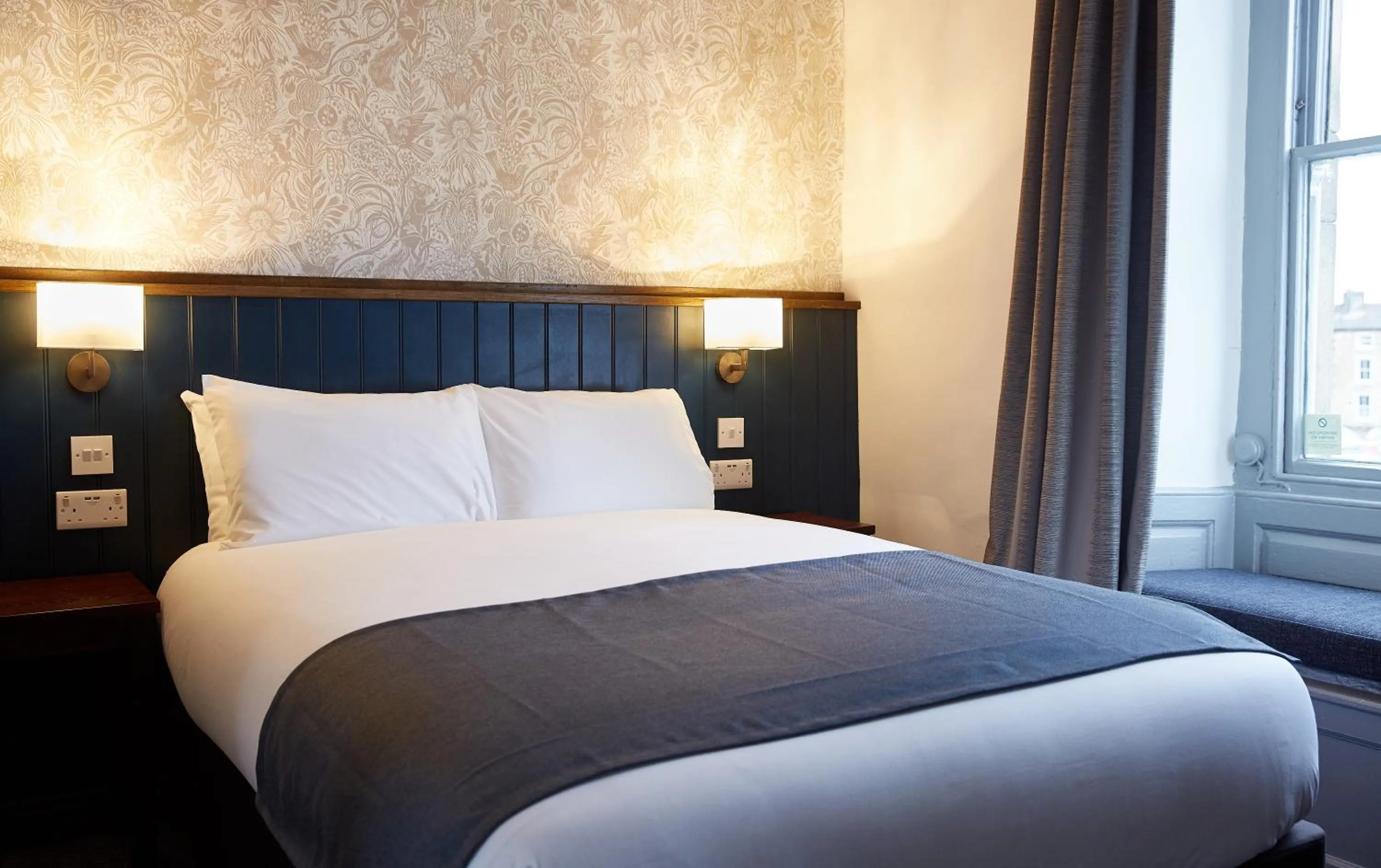 Bed in Kings Head by Chef & Brewer Collection