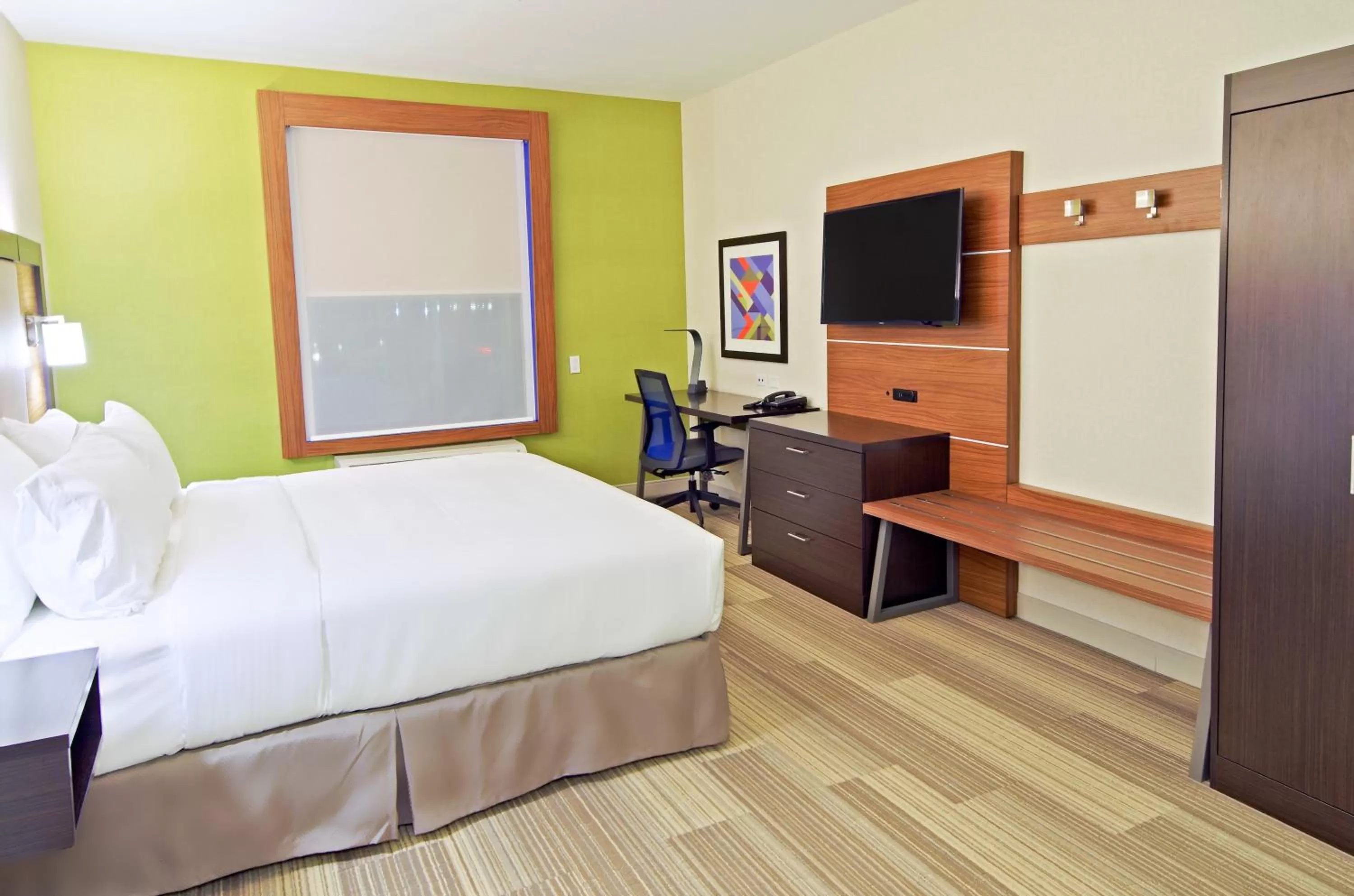 Photo of the whole room, Bed in Holiday Inn Express & Suites - Phoenix North - Scottsdale by IHG