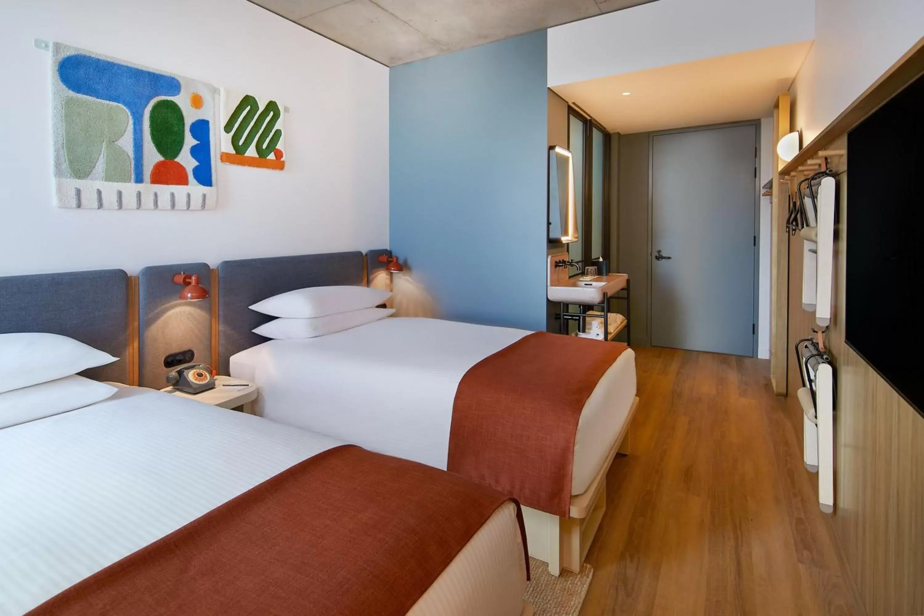 Moxy Twin City View in Moxy Sydney Airport Moxy Twin City View in Moxy Sydney Airport