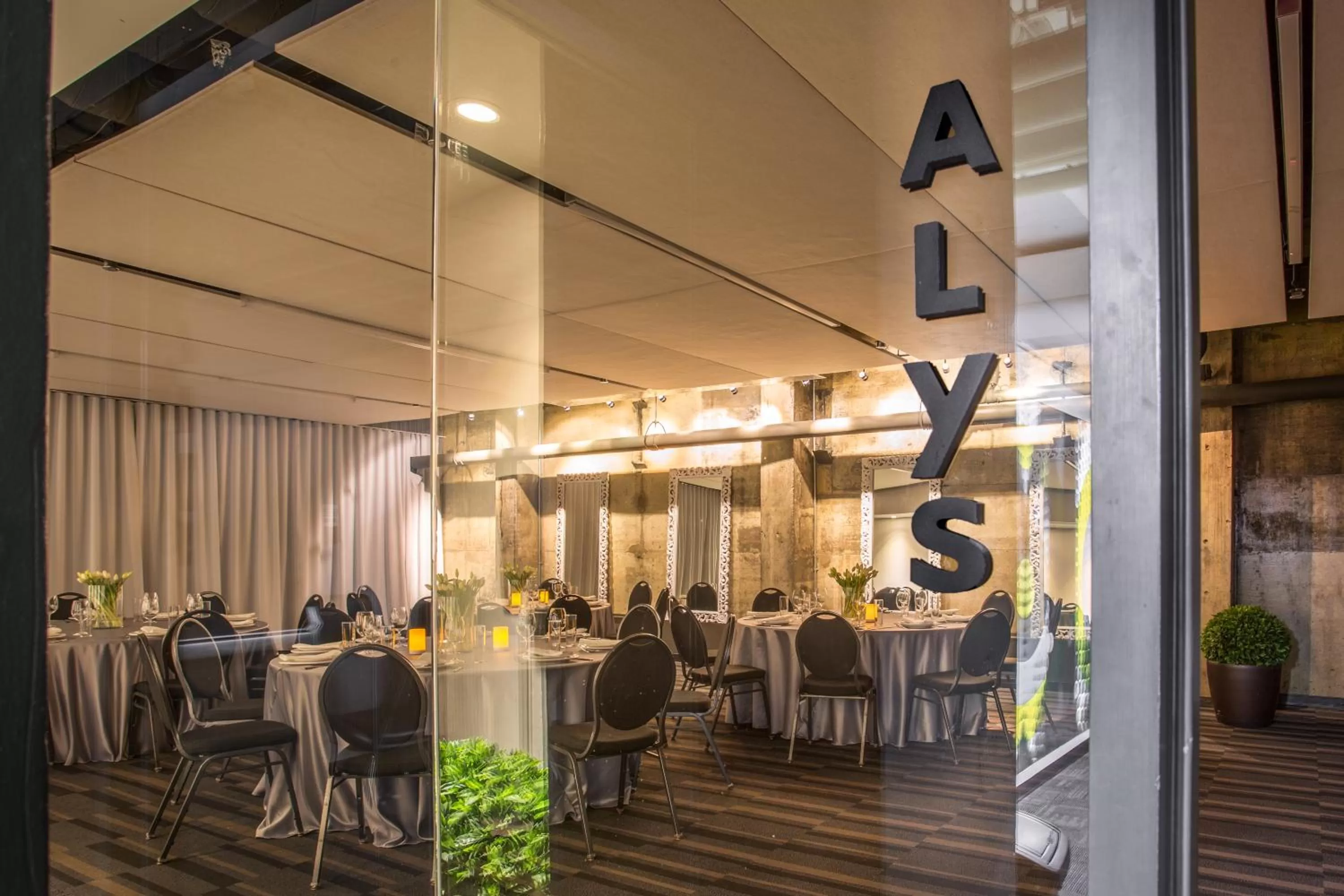 Banquet/Function facilities in Hotel Zero 1 Montreal