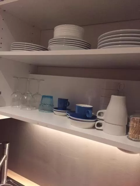 Kitchen or kitchenette in Suite 11