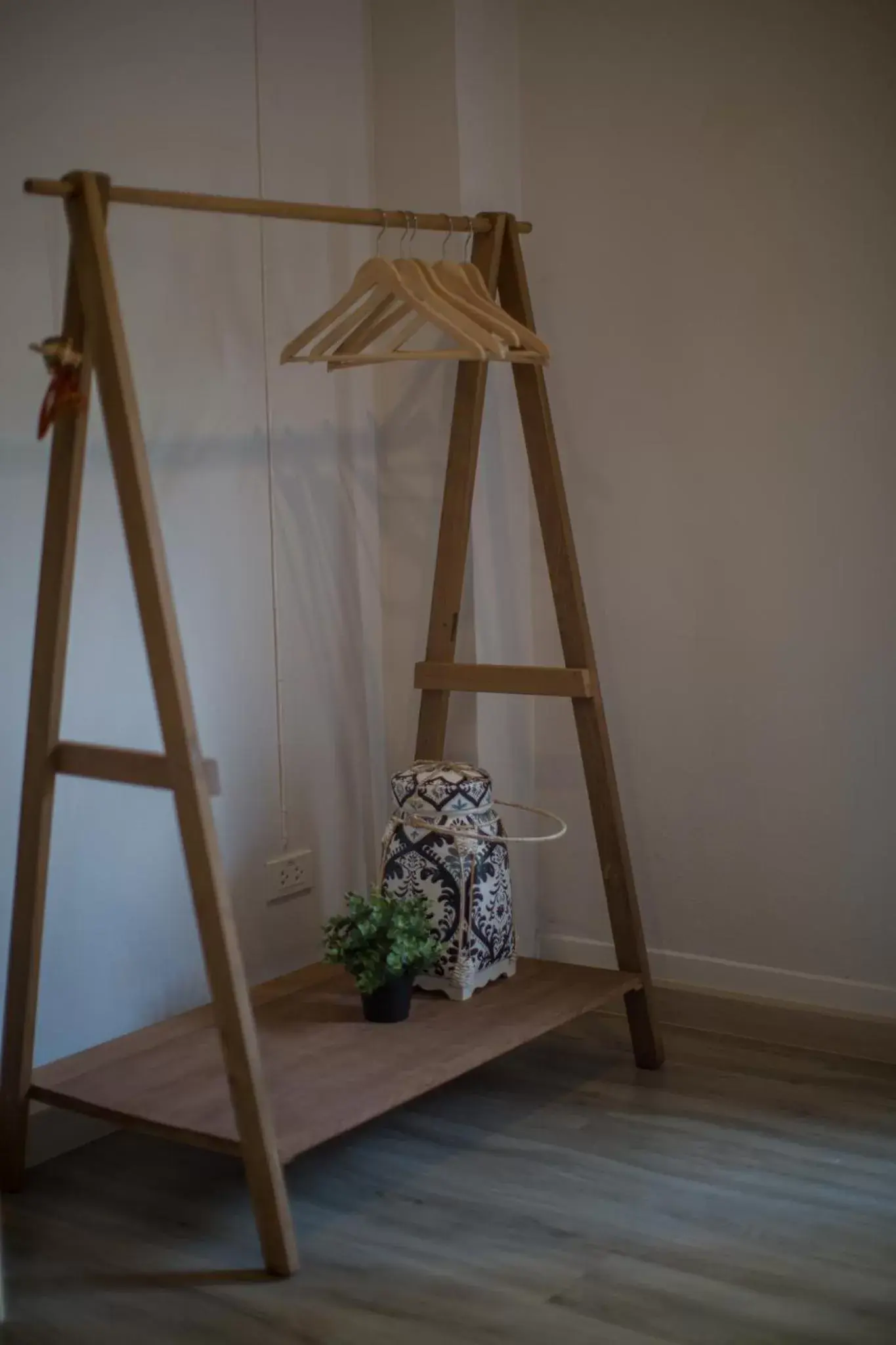 Twin Room with Window in Vera Nidhra - Self check-in after 6pm Twin Room with Window in Vera Nidhra - Self check-in after 6pm