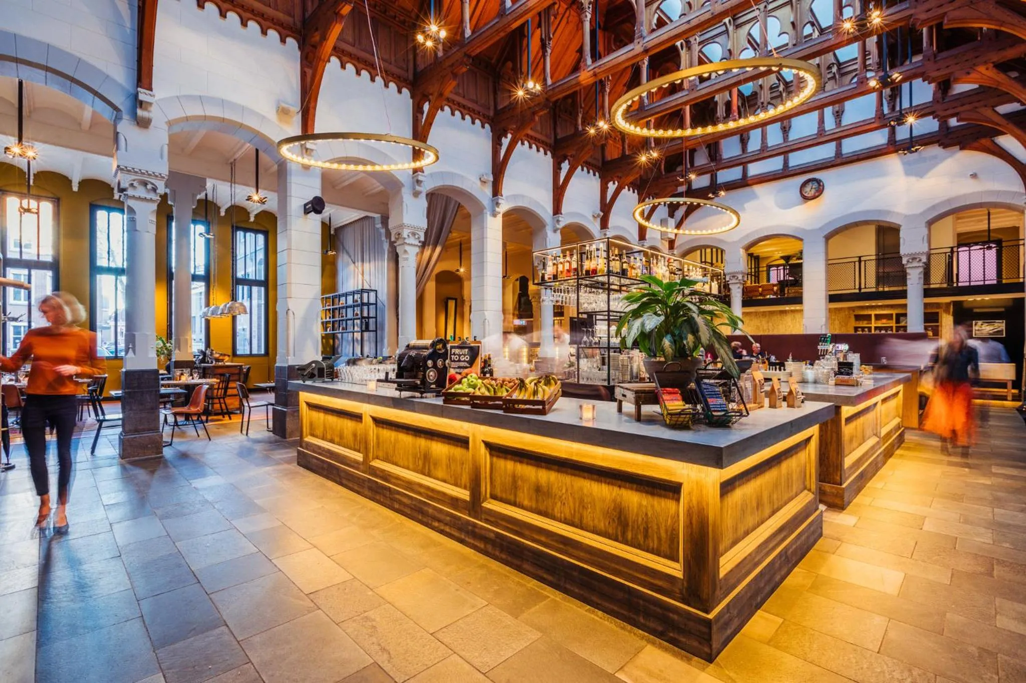 Restaurant/places to eat in Post-Plaza Hotel & Grand Café