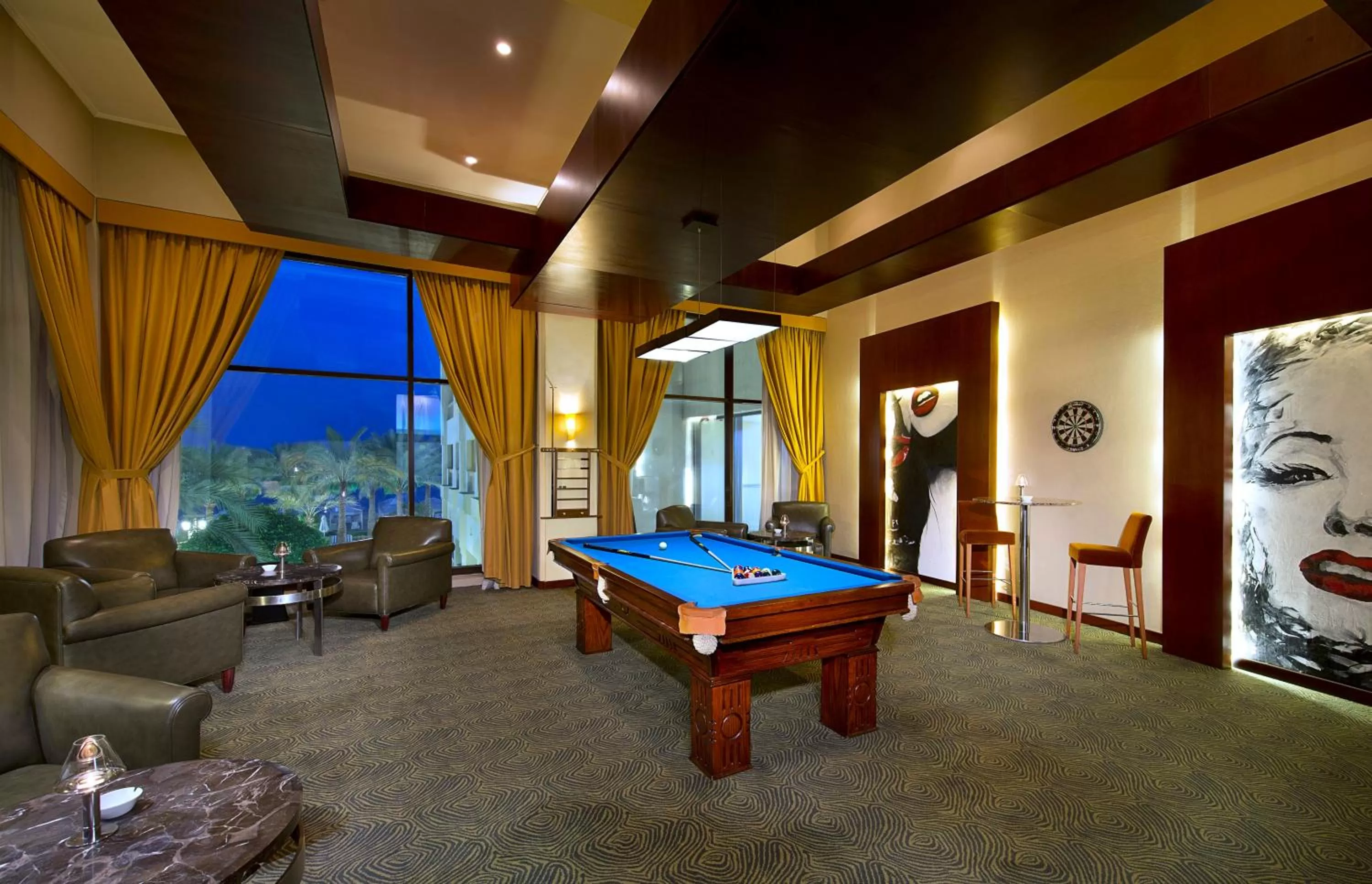 Lounge or bar in InterContinental Aqaba by IHG