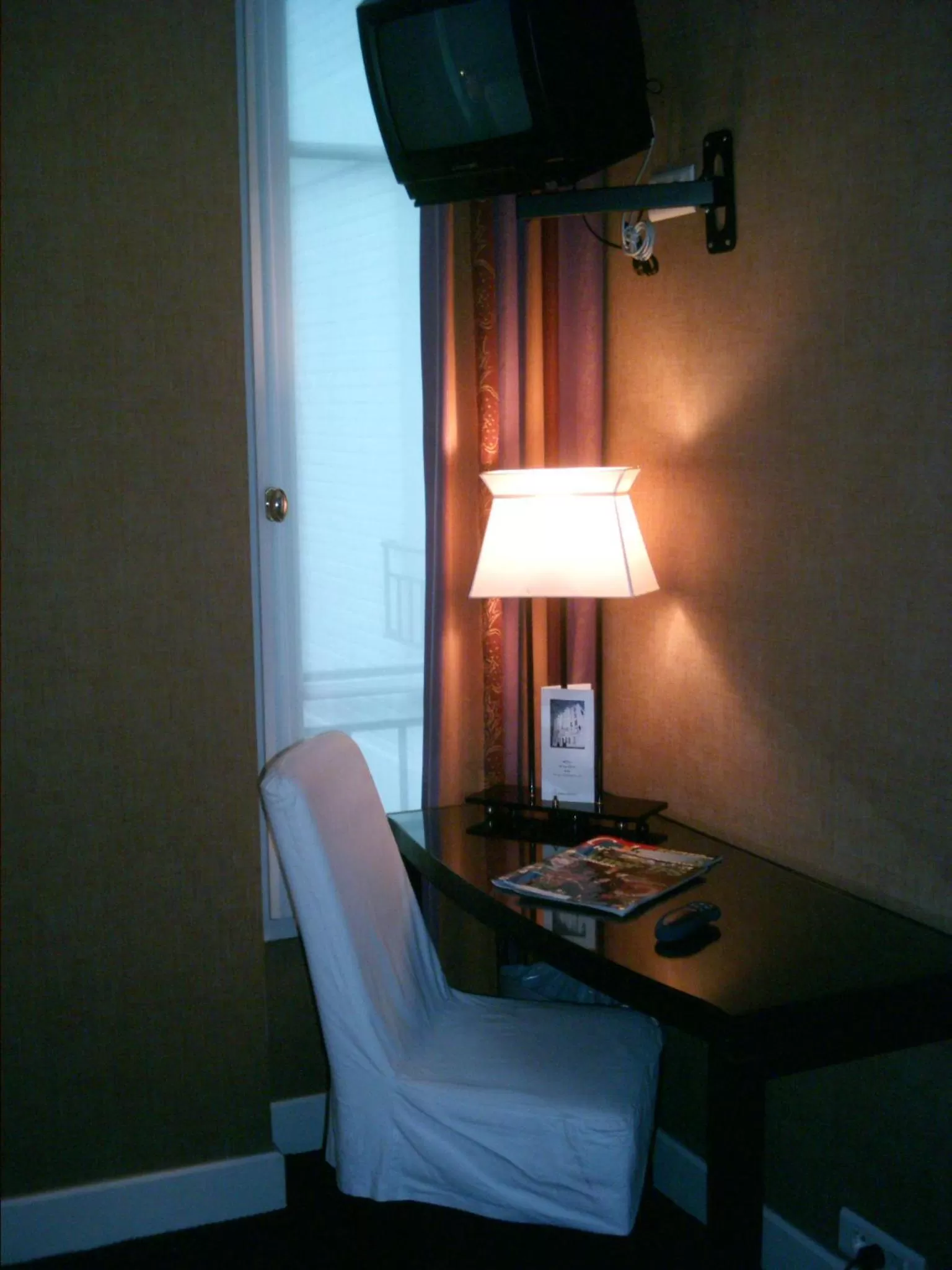 Decorative detail, Bed in Hotel De La Jatte