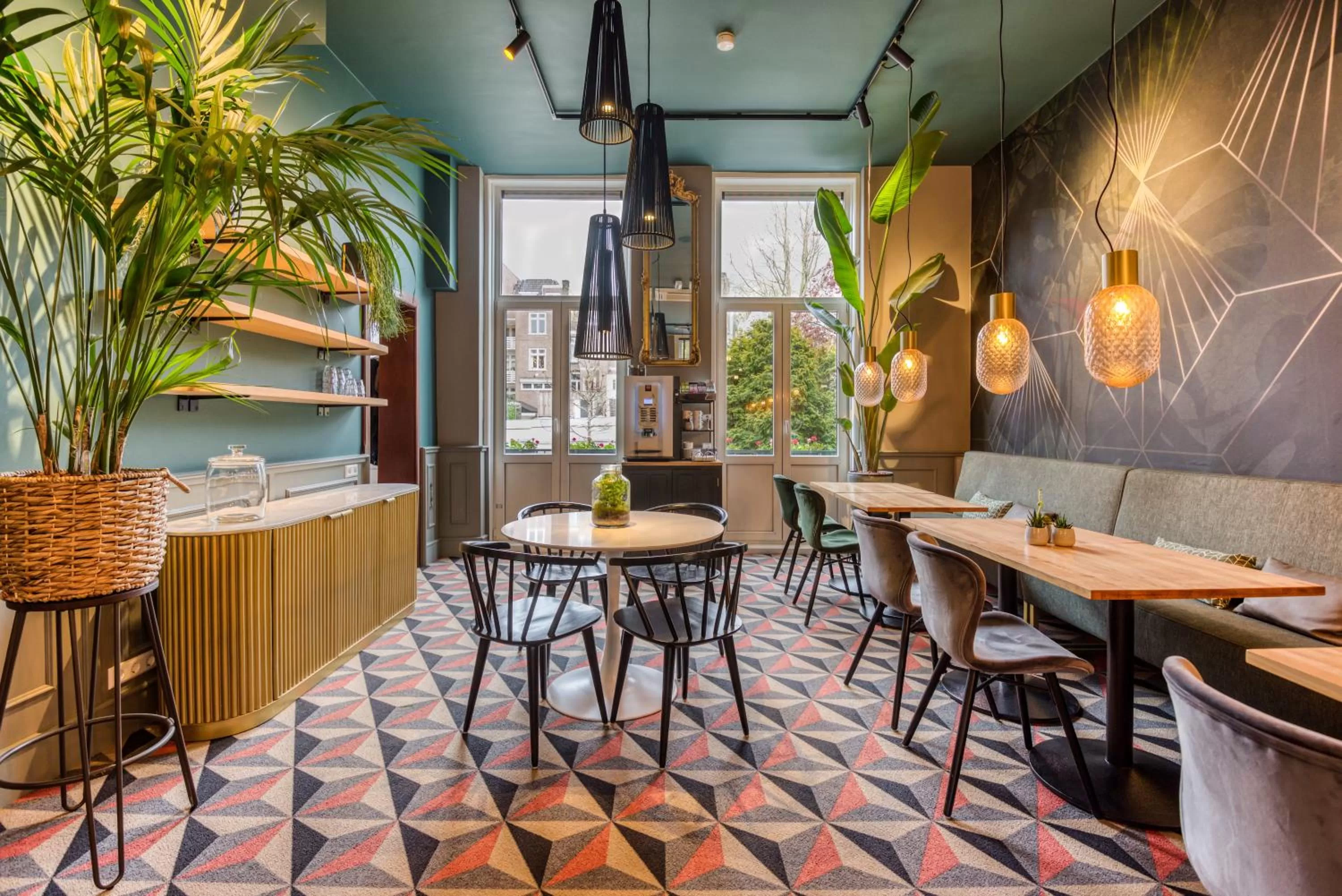 Property building in Hotel Alexander