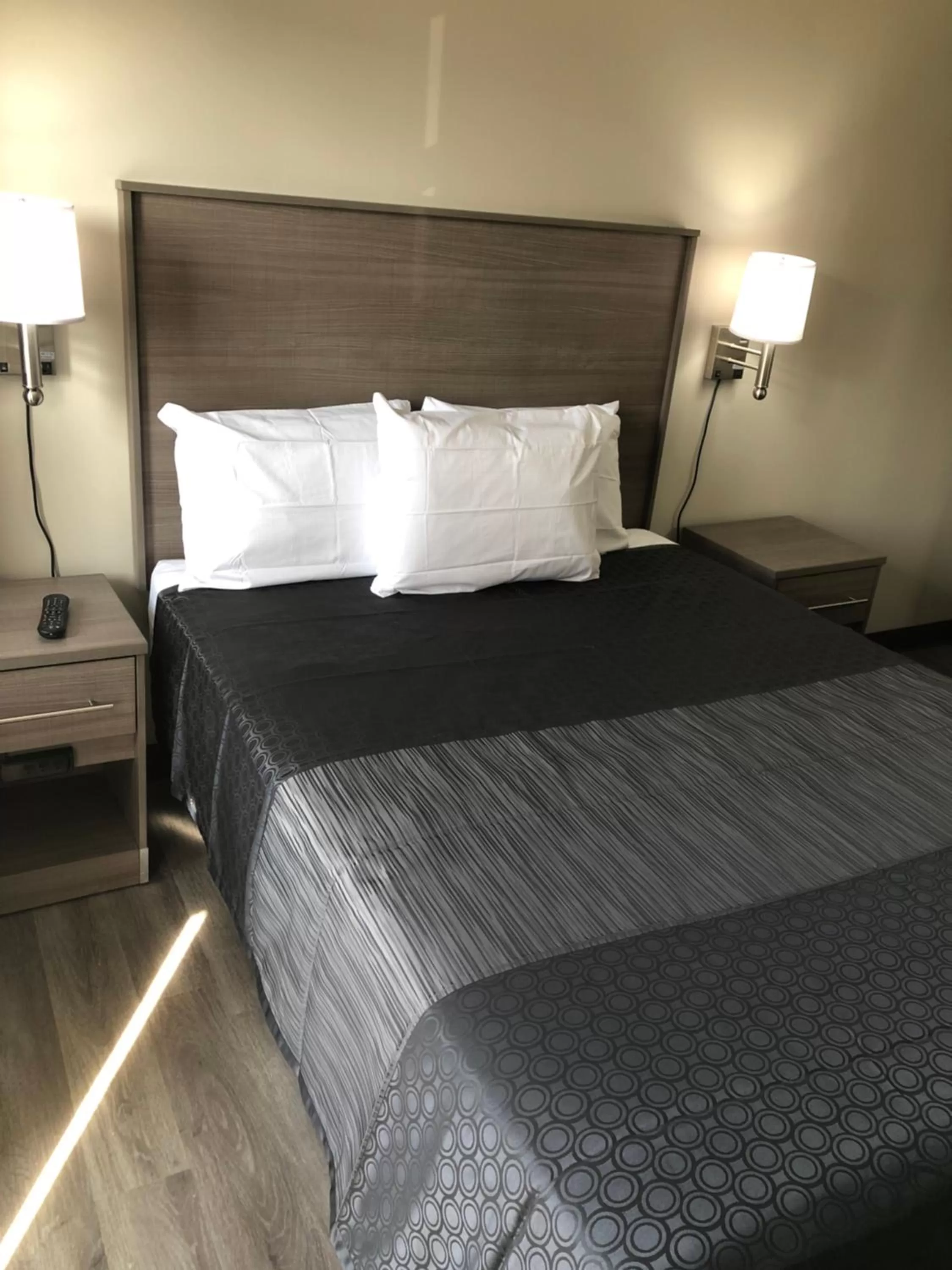 Bed in Trolley Stop Motel, Media ,Near PHL Airport PA