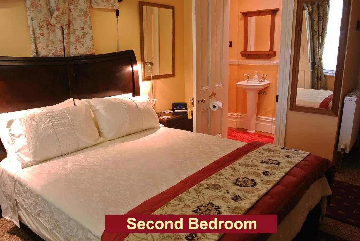 Toilet, Bed in The Grange