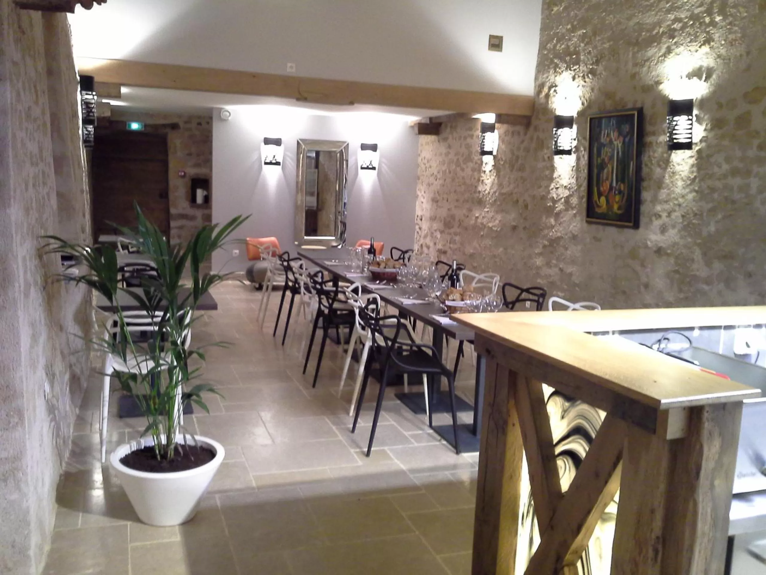 Restaurant/places to eat in Le Vieux Chateau
