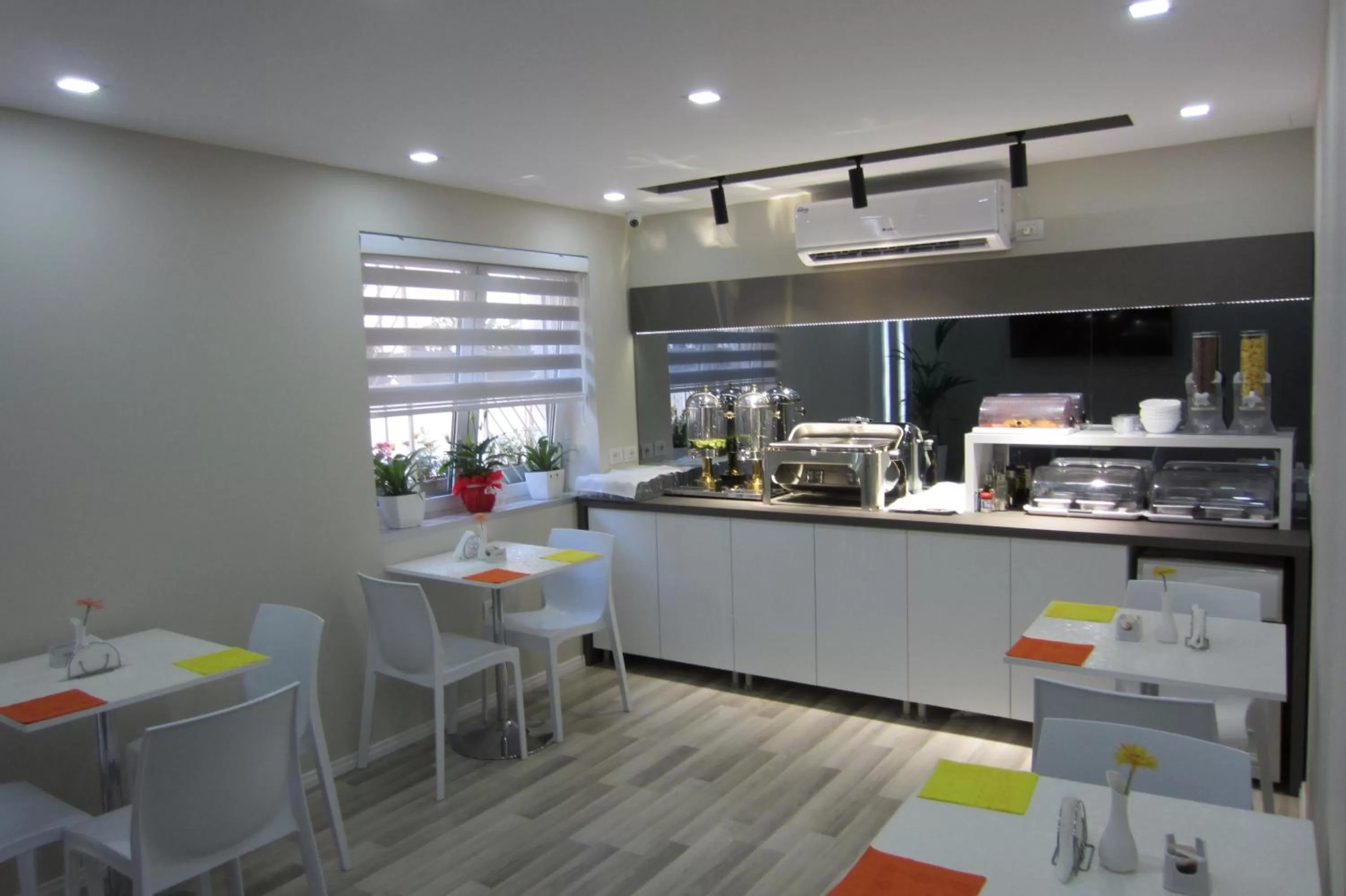 Continental breakfast in Freddy's Hotel