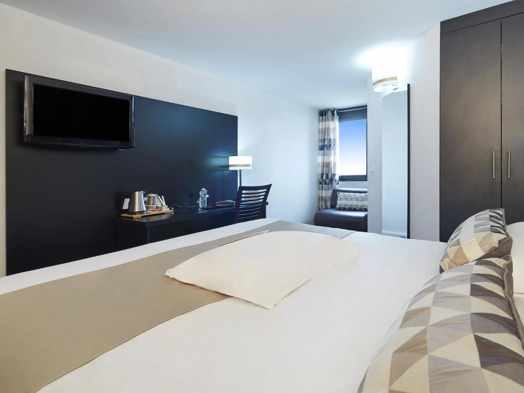 Photo of the whole room, Bed in Kyriad Hotel Meaux