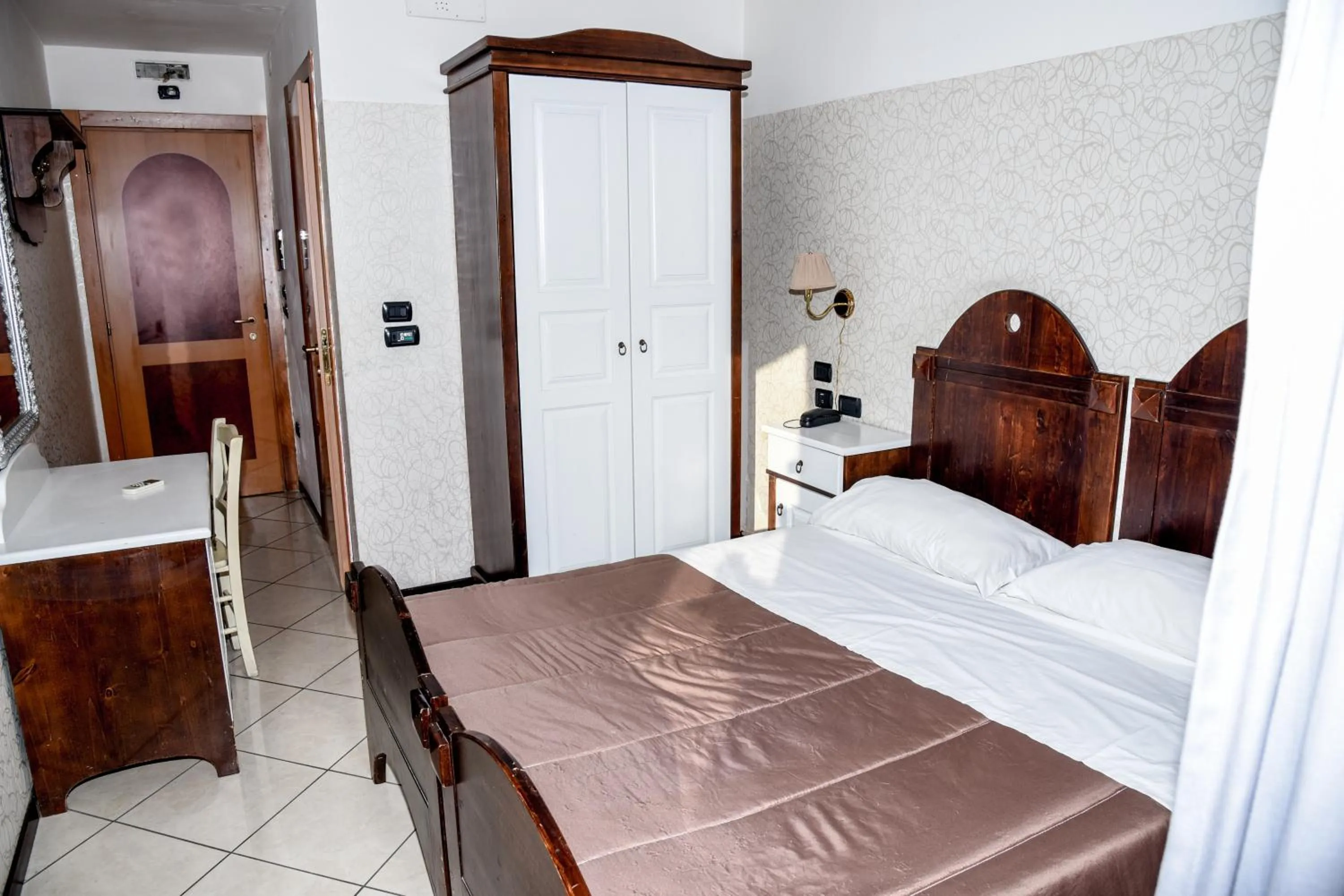 Bedroom, Bed in Business Hotel