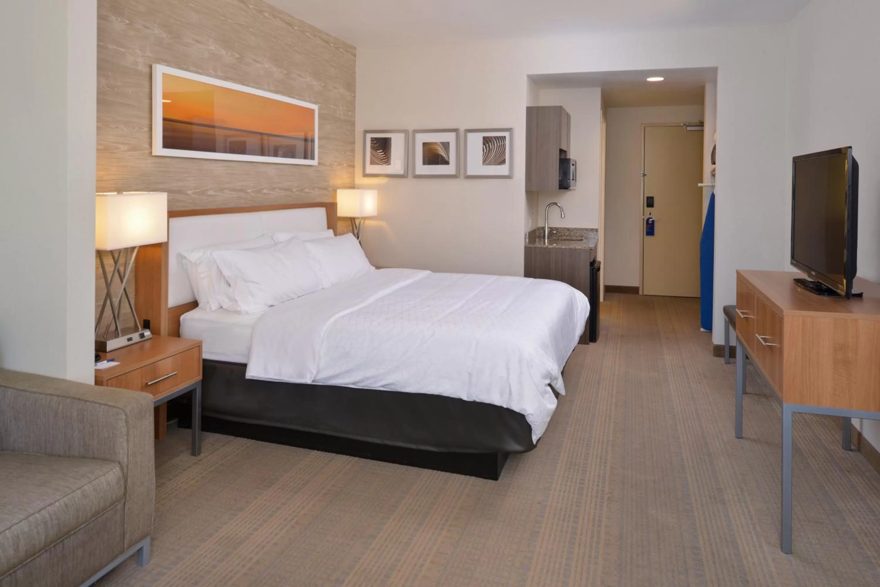 Photo of the whole room, Bed in Holiday Inn Express Pocatello by IHG