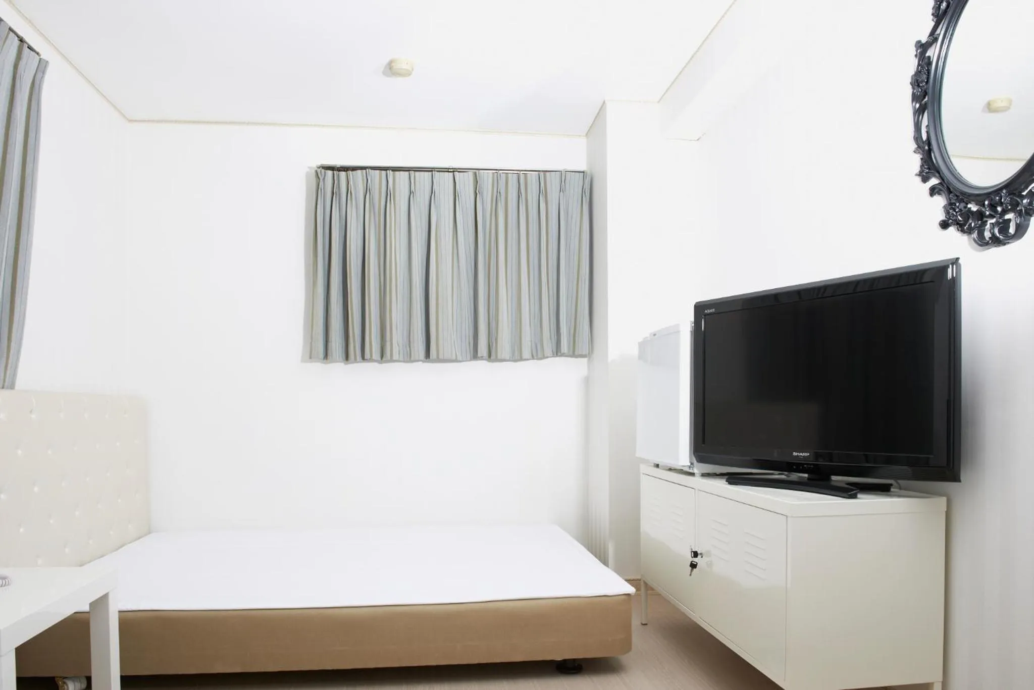 Photo of the whole room in Hotel Empire in Shinjuku