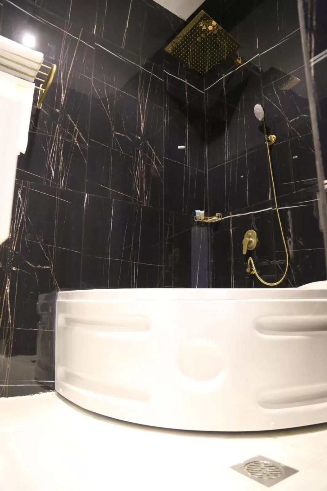 Shower in شقق ارين المطار