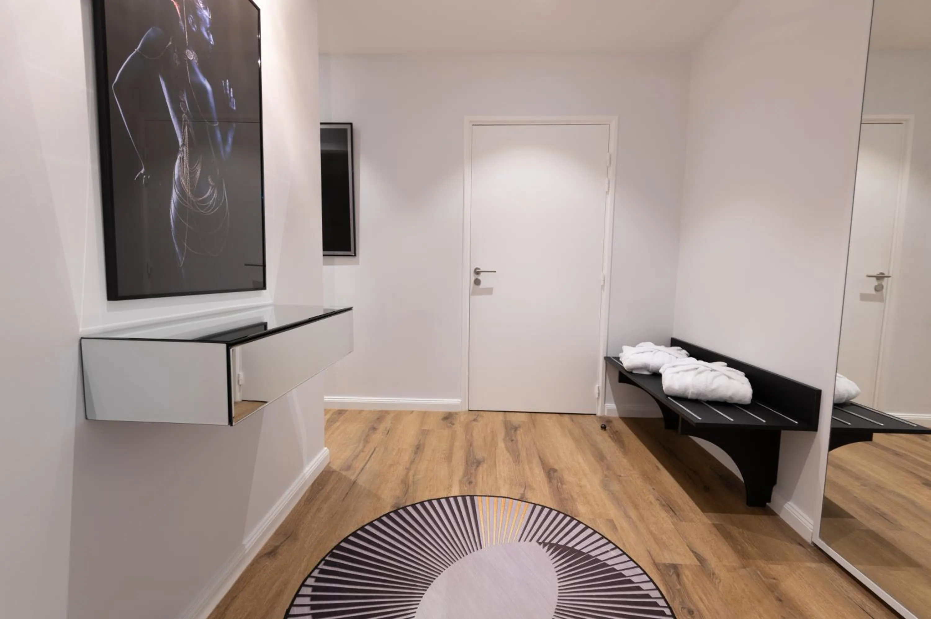 Bedroom, Bed in Grand Hôtel Du Tonneau D'Or