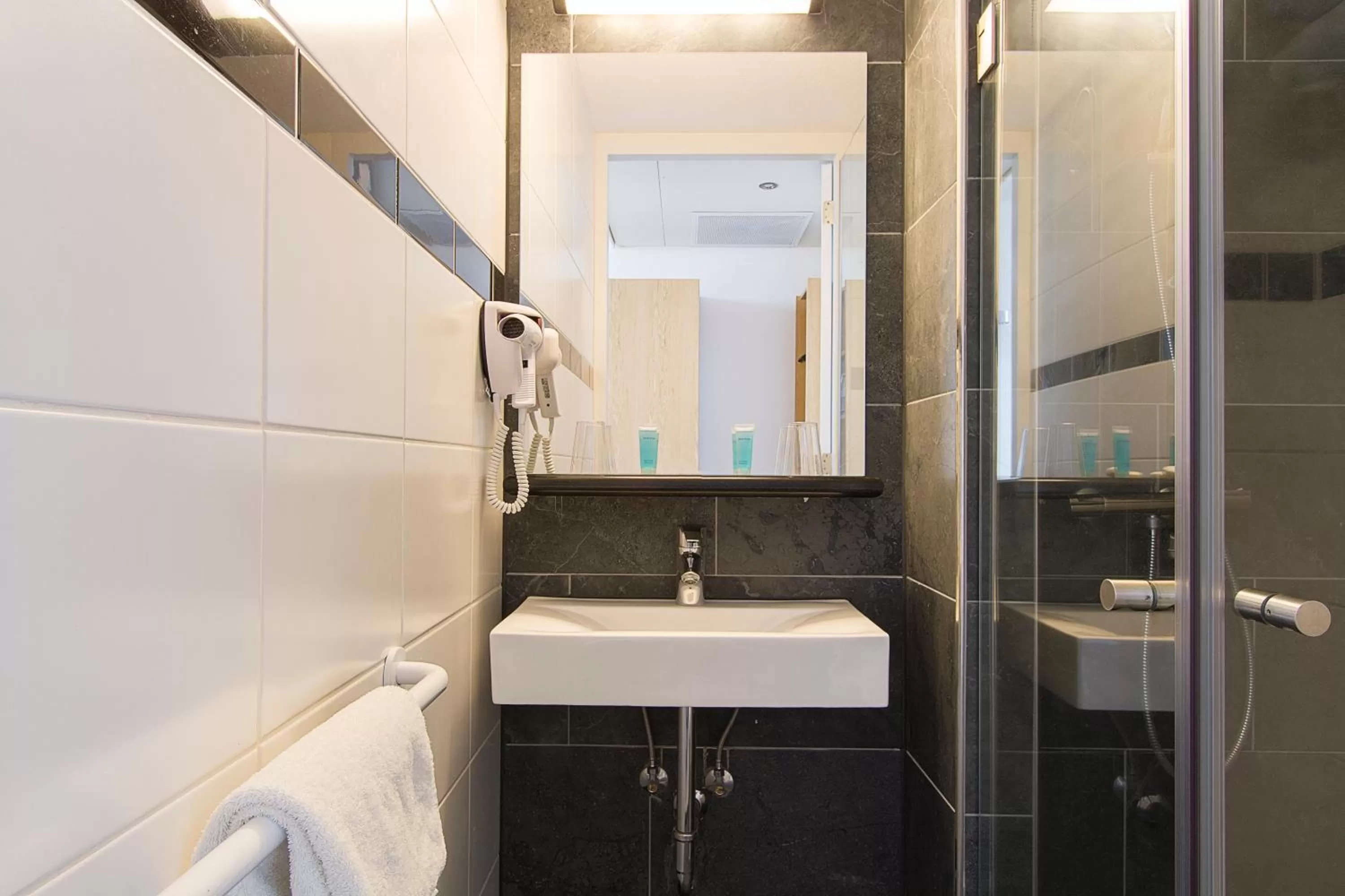 Bathroom in Bastion Hotel Amsterdam Zuidwest