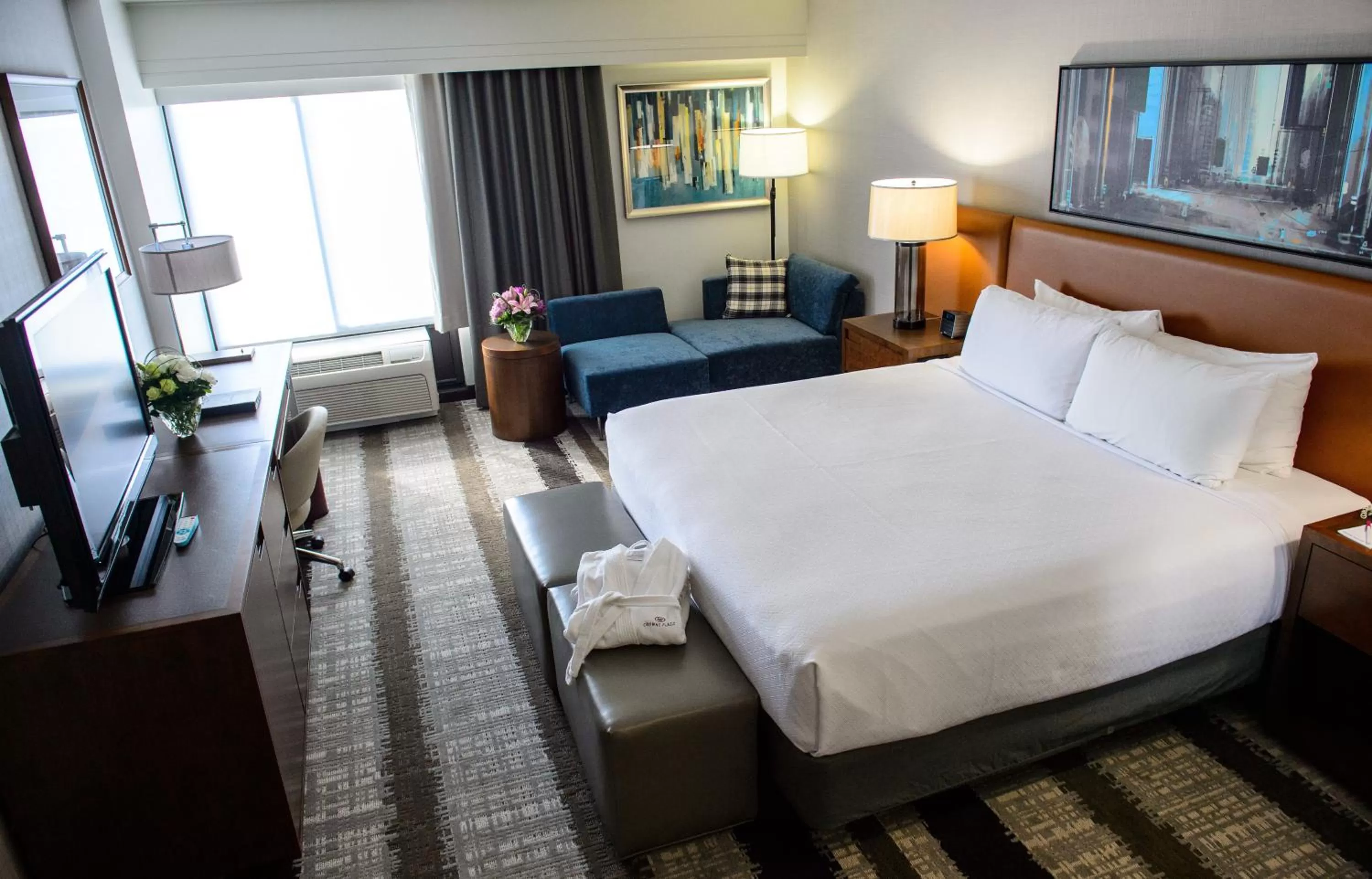 Photo of the whole room, Bed in Crowne Plaza Dulles Airport by IHG