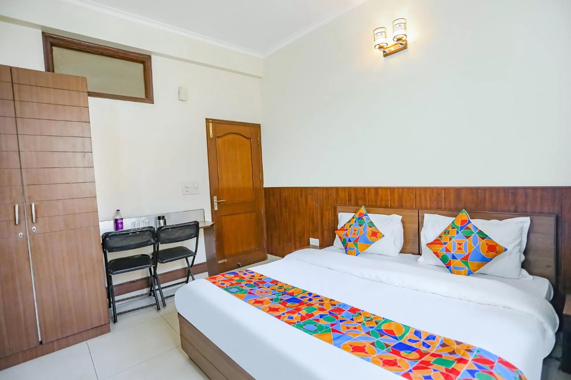 Bed in FabHotel Hexa Ghaziabad