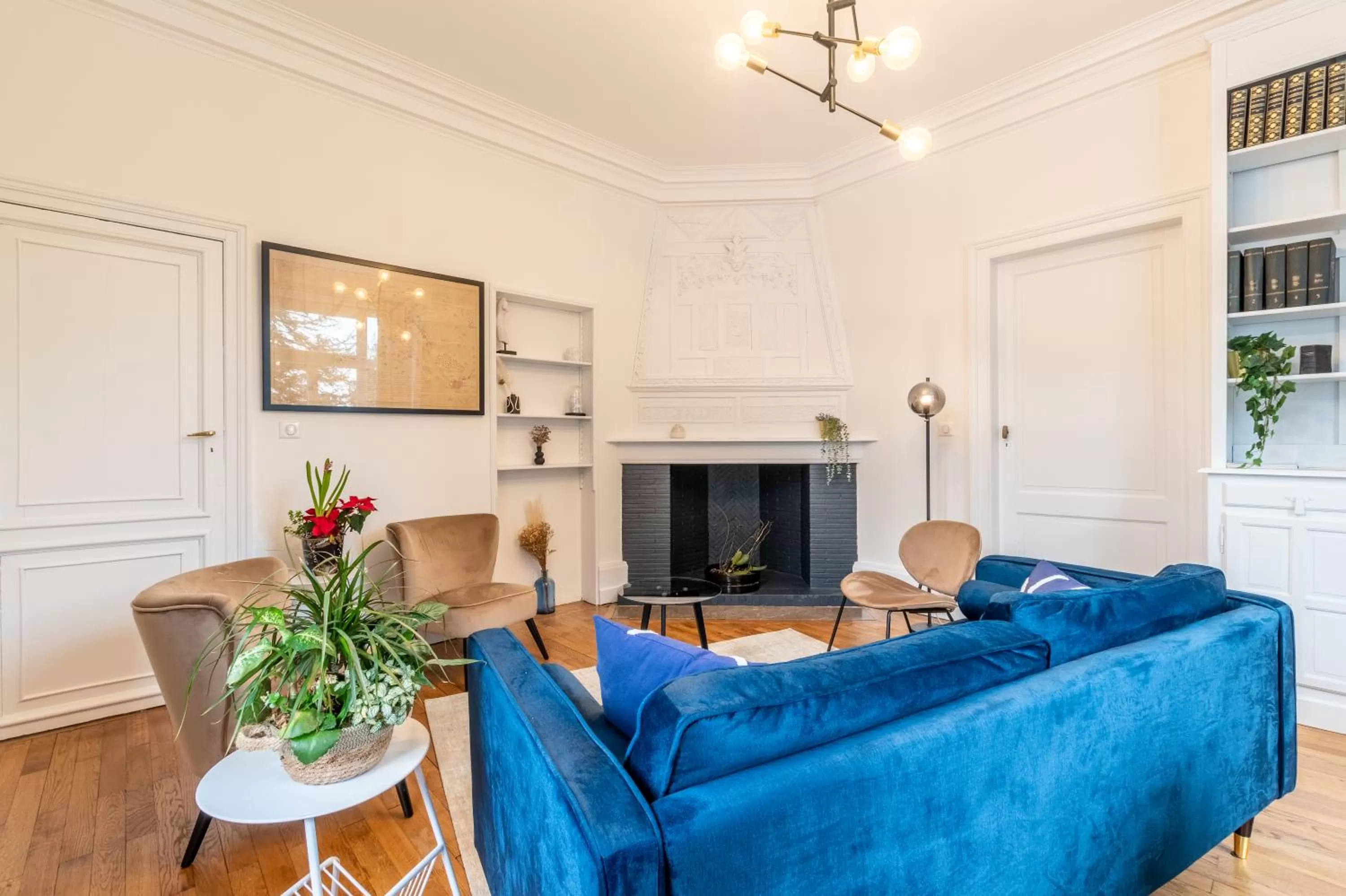 Library in Hôtel Échappée en Baie - Parking privé gratuit dont forfaits bornes électriques réservable