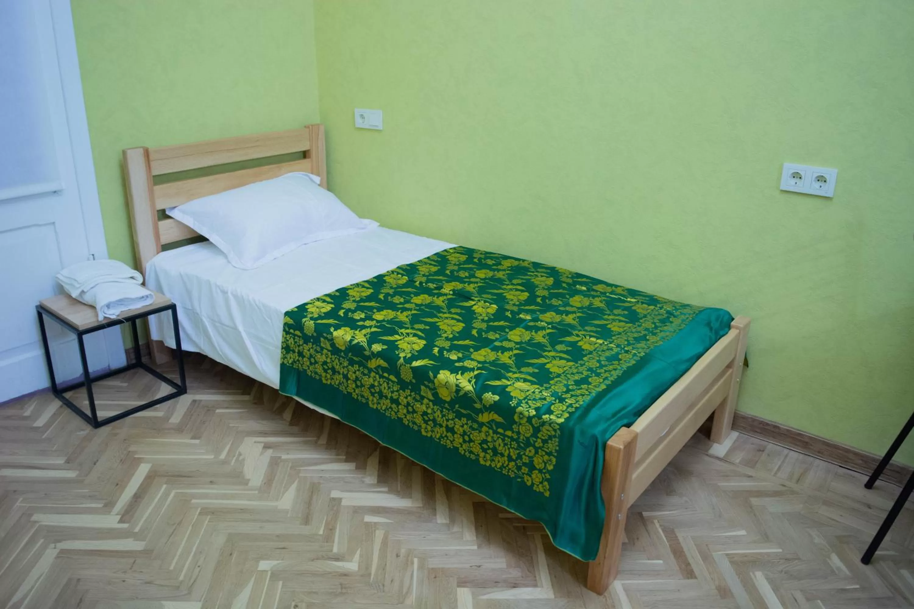 Bed in Sunflower Hotel