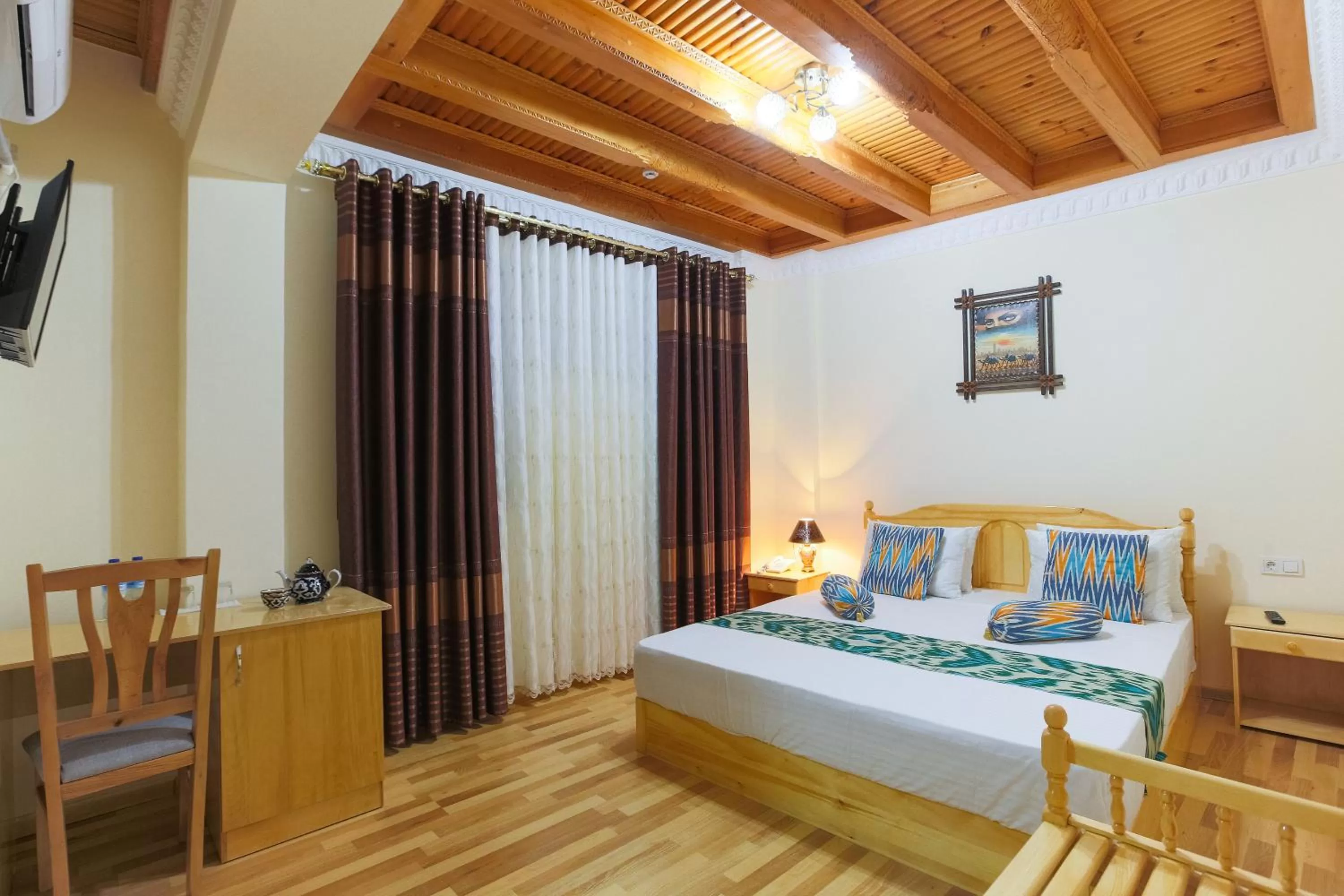 Bed in Hotel SHOHRUD