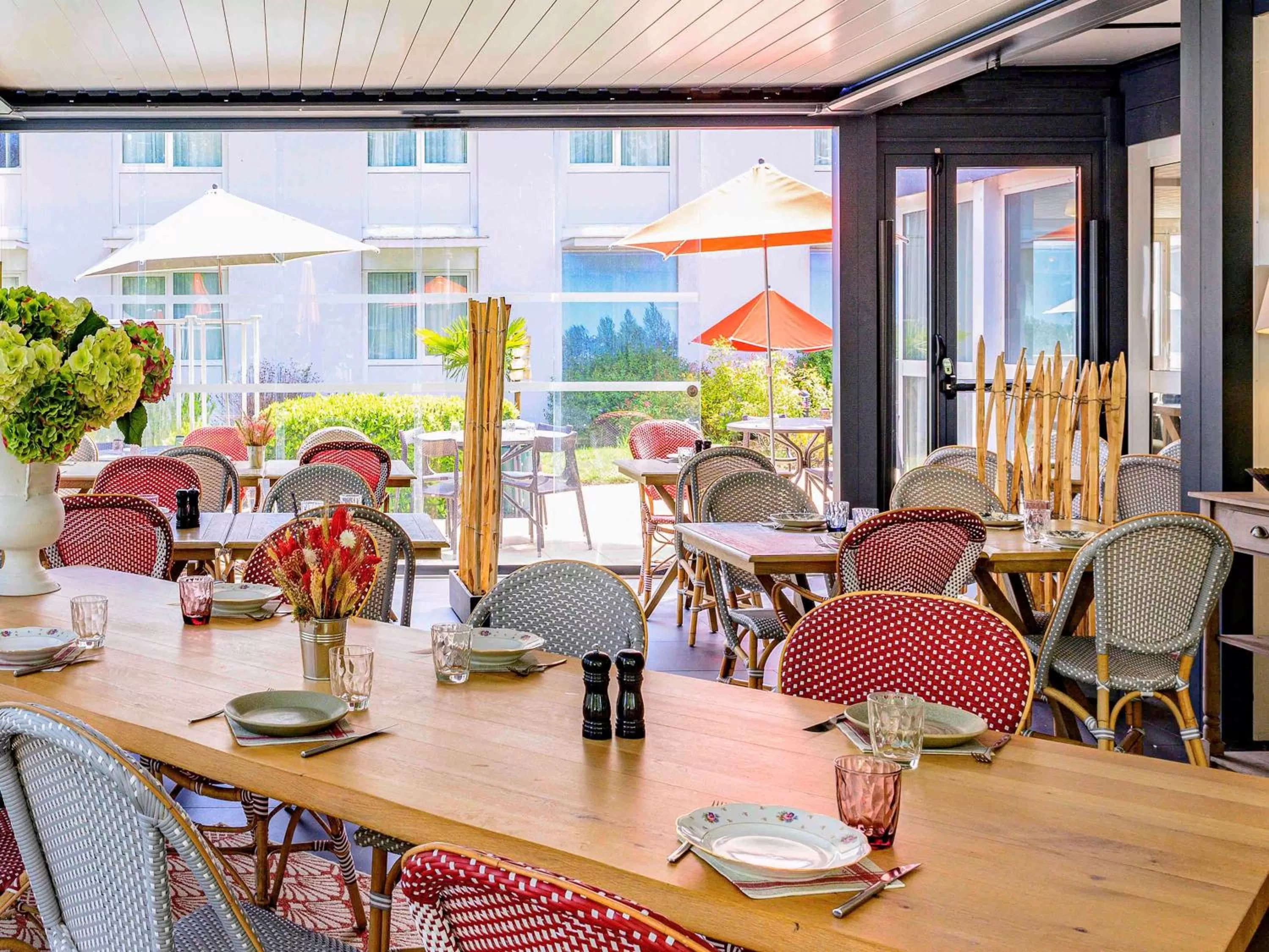 Restaurant/places to eat in Novotel Orléans Chemins De Sologne Demeures De Campagne