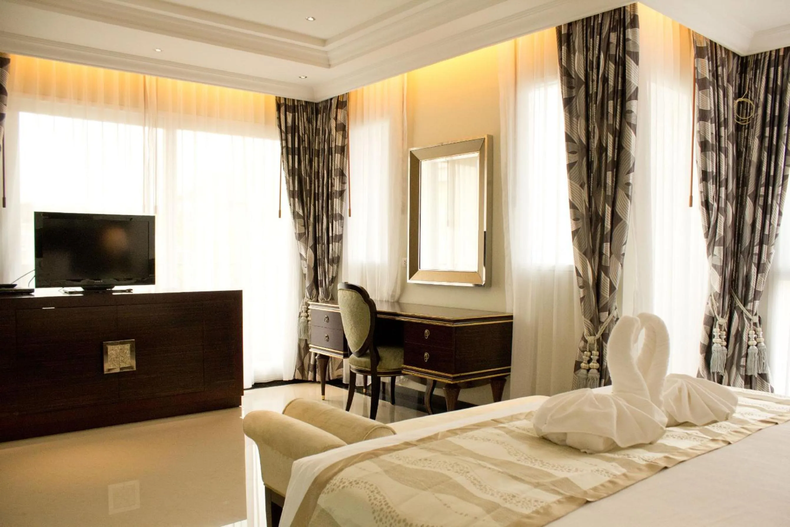 TV and multimedia, Bed in LK Royal Wing