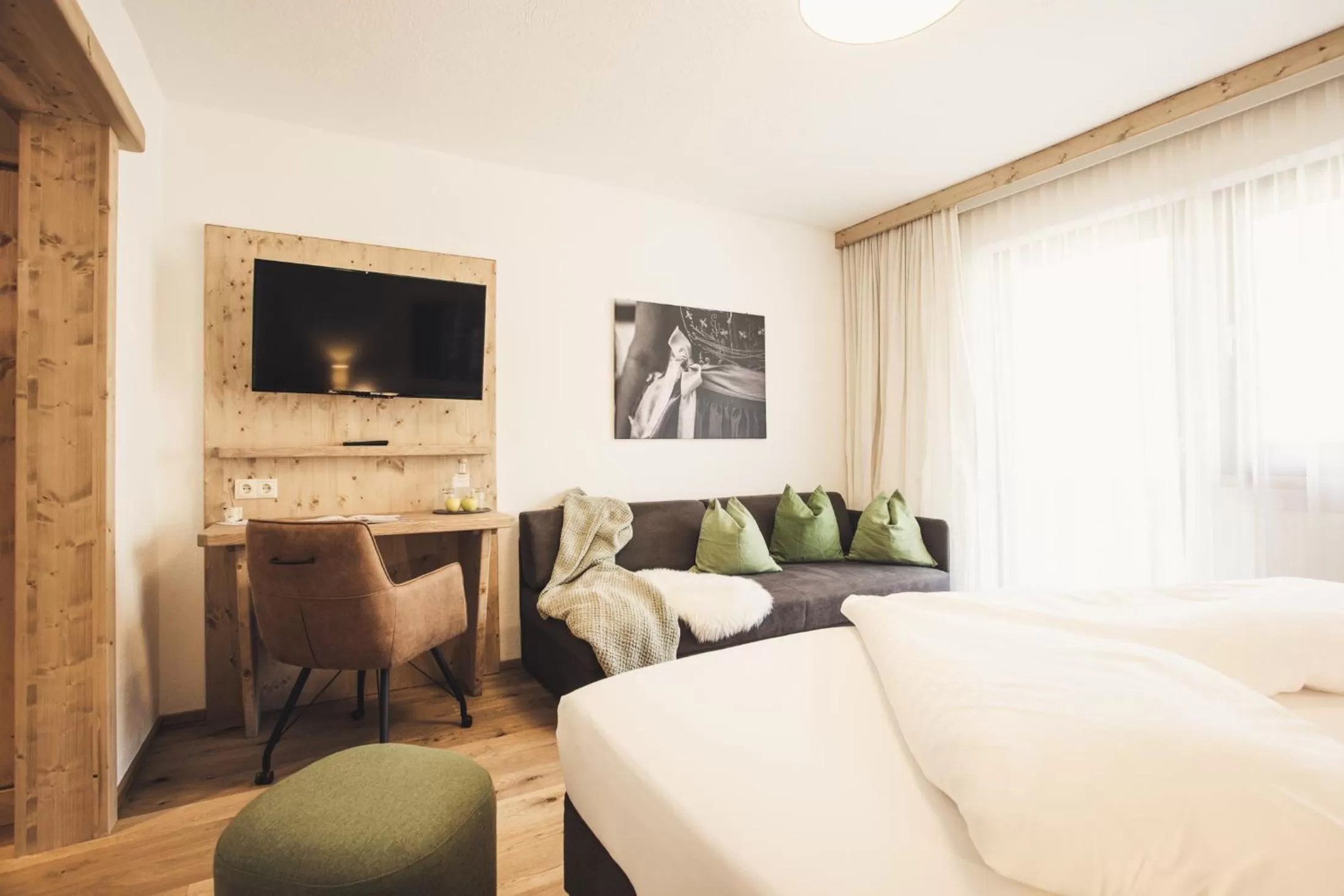 Photo of the whole room, Bed in Hotel Johanna mitten im Ötztal