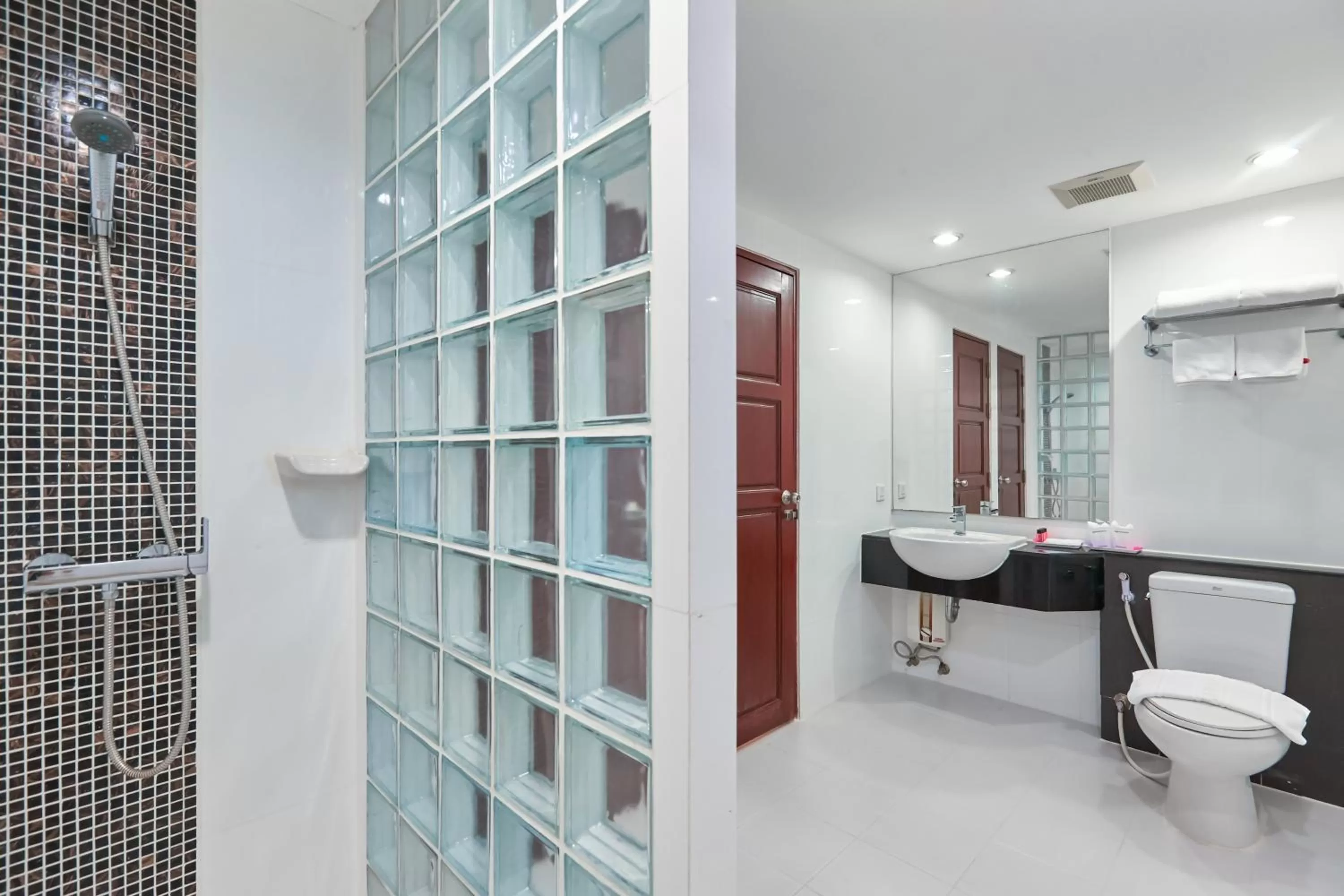 Shower in Nana Hiso Hotel