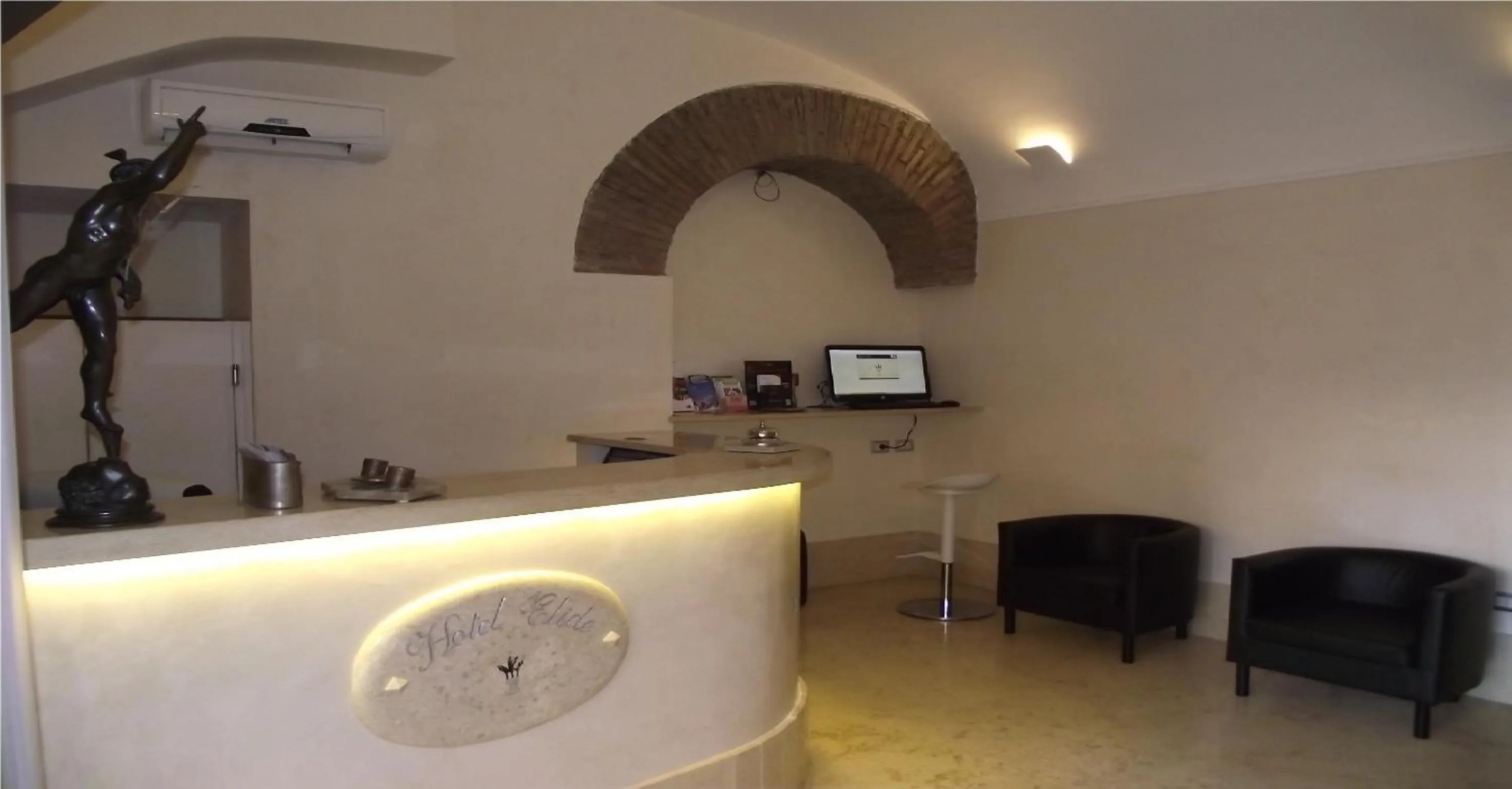 Lobby or reception in Hotel Elide