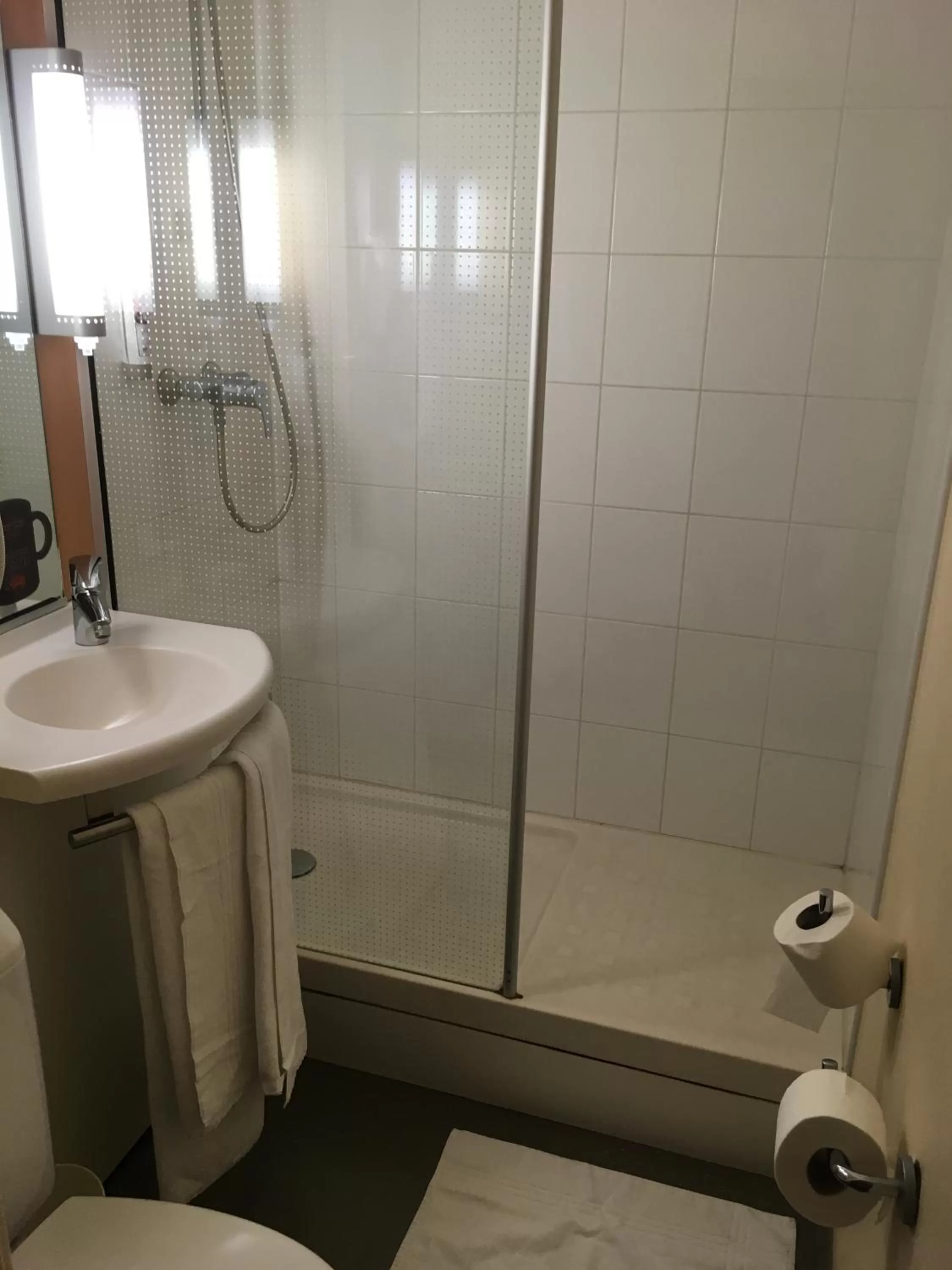 Shower in ibis Abbeville