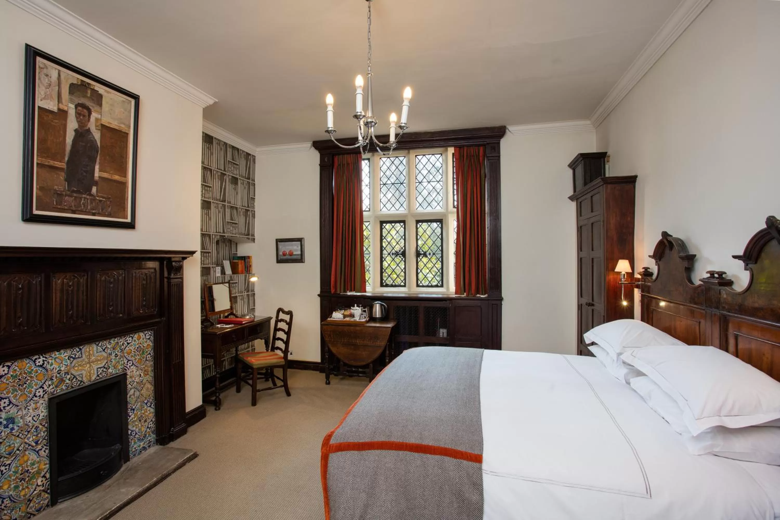 Photo of the whole room, Bed in Great Fosters - Near Windsor