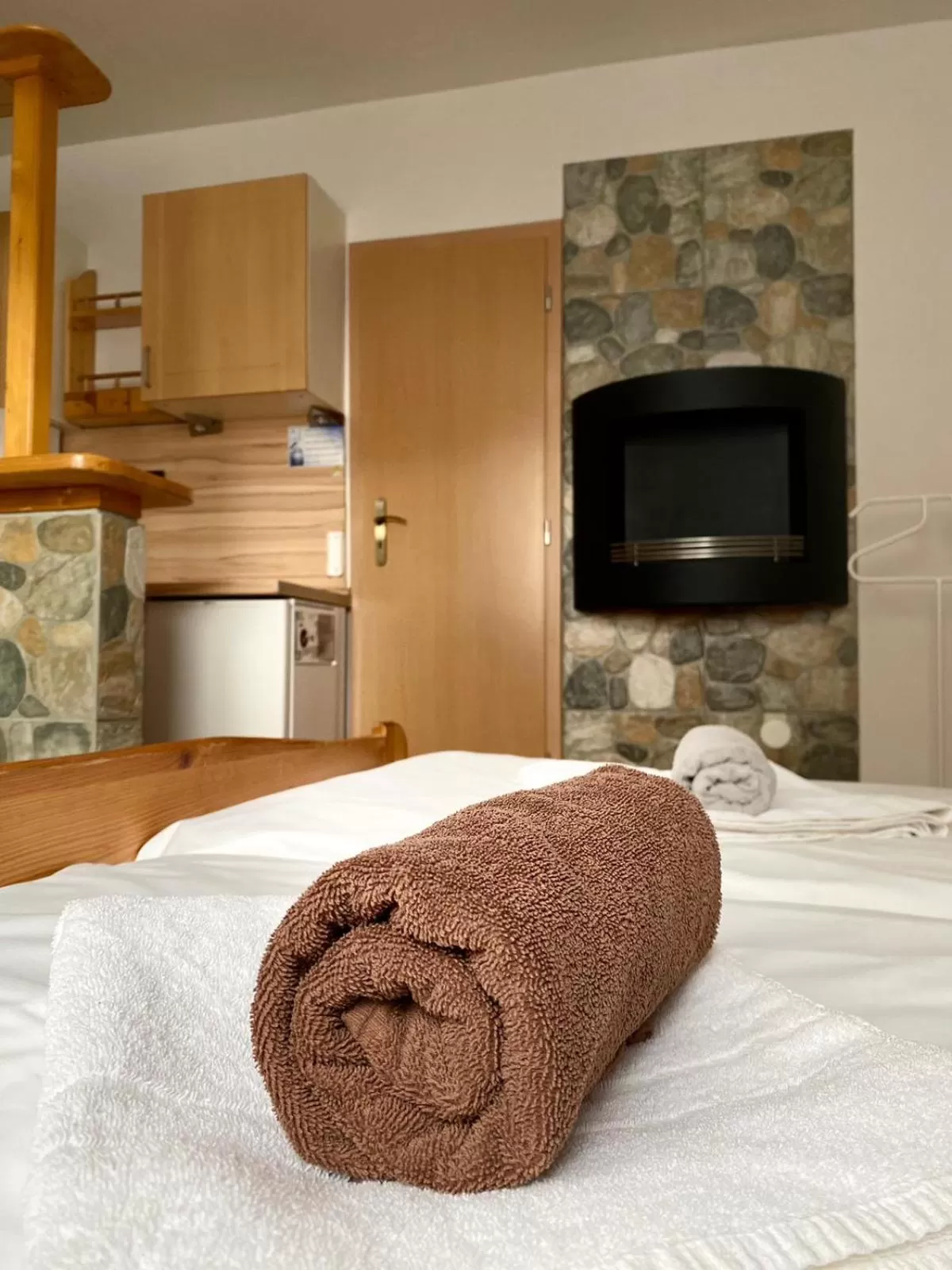 towels, TV/Entertainment Center in Spa & Pool Apartment Hotel - Restaurant VILLA IVICA