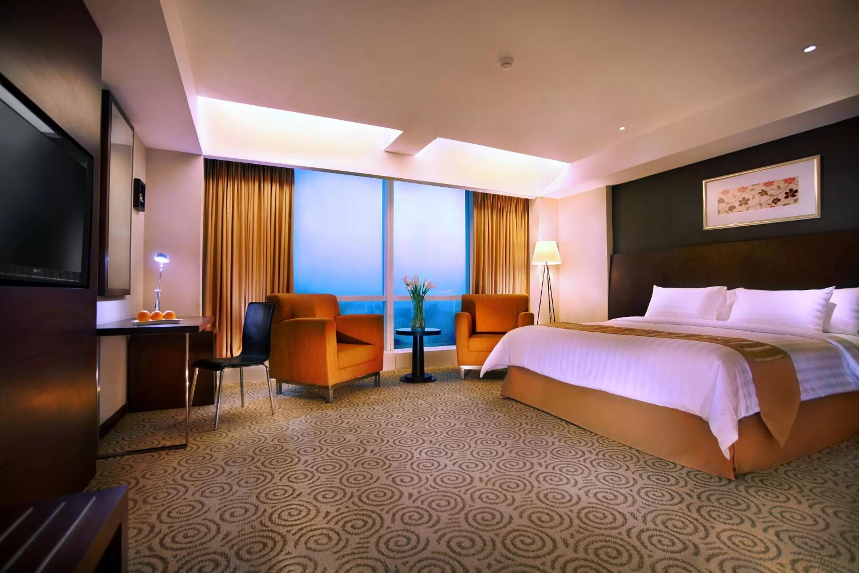 Photo of the whole room, Bed in The Alana Surabaya