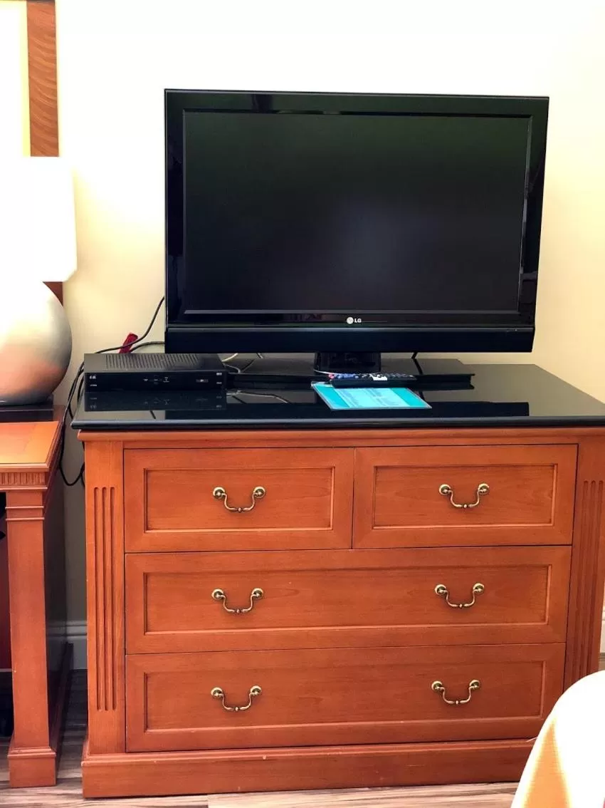 TV/Entertainment Center in Imperial Inn Oakland