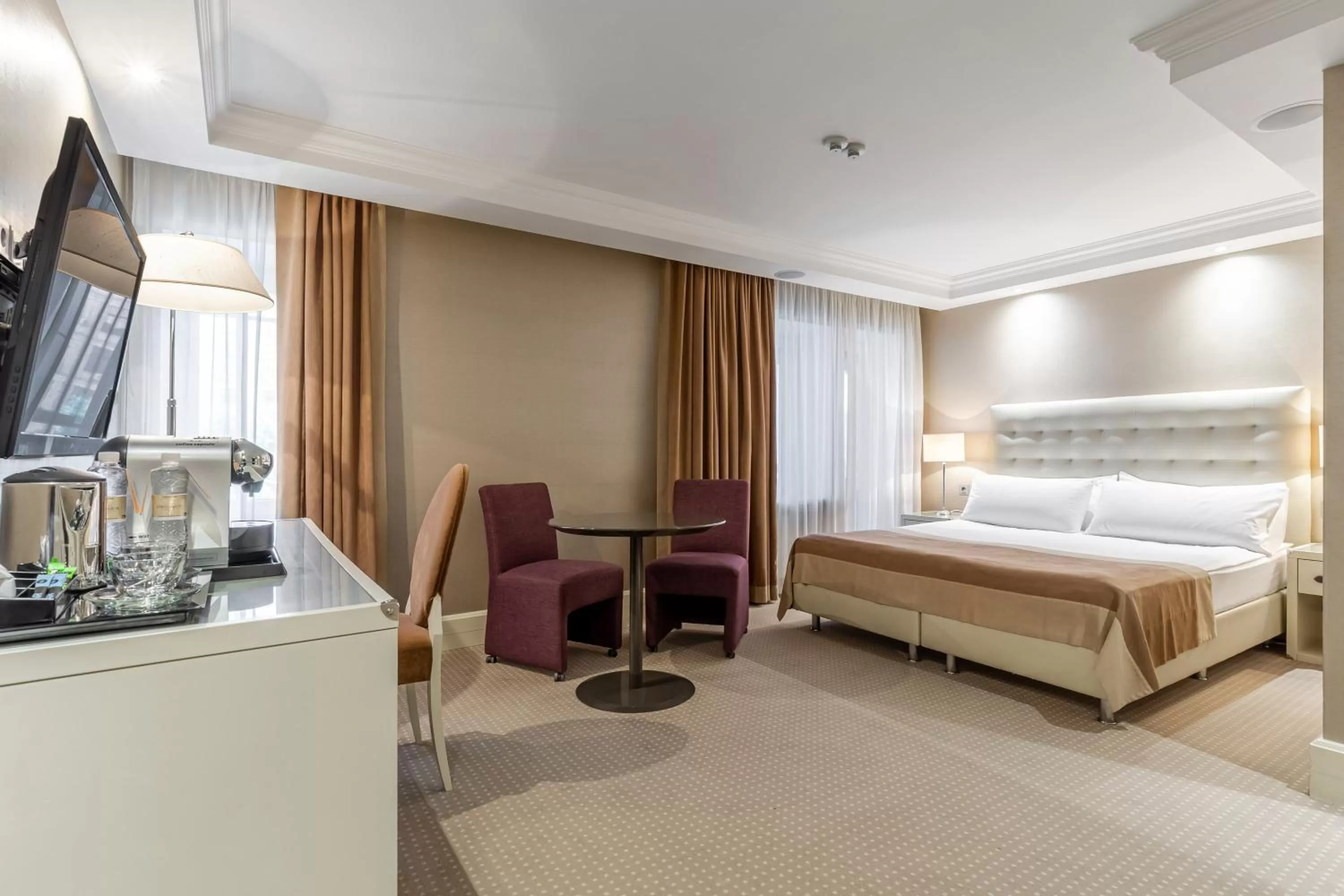 Bed in Maidan Palace Hotel