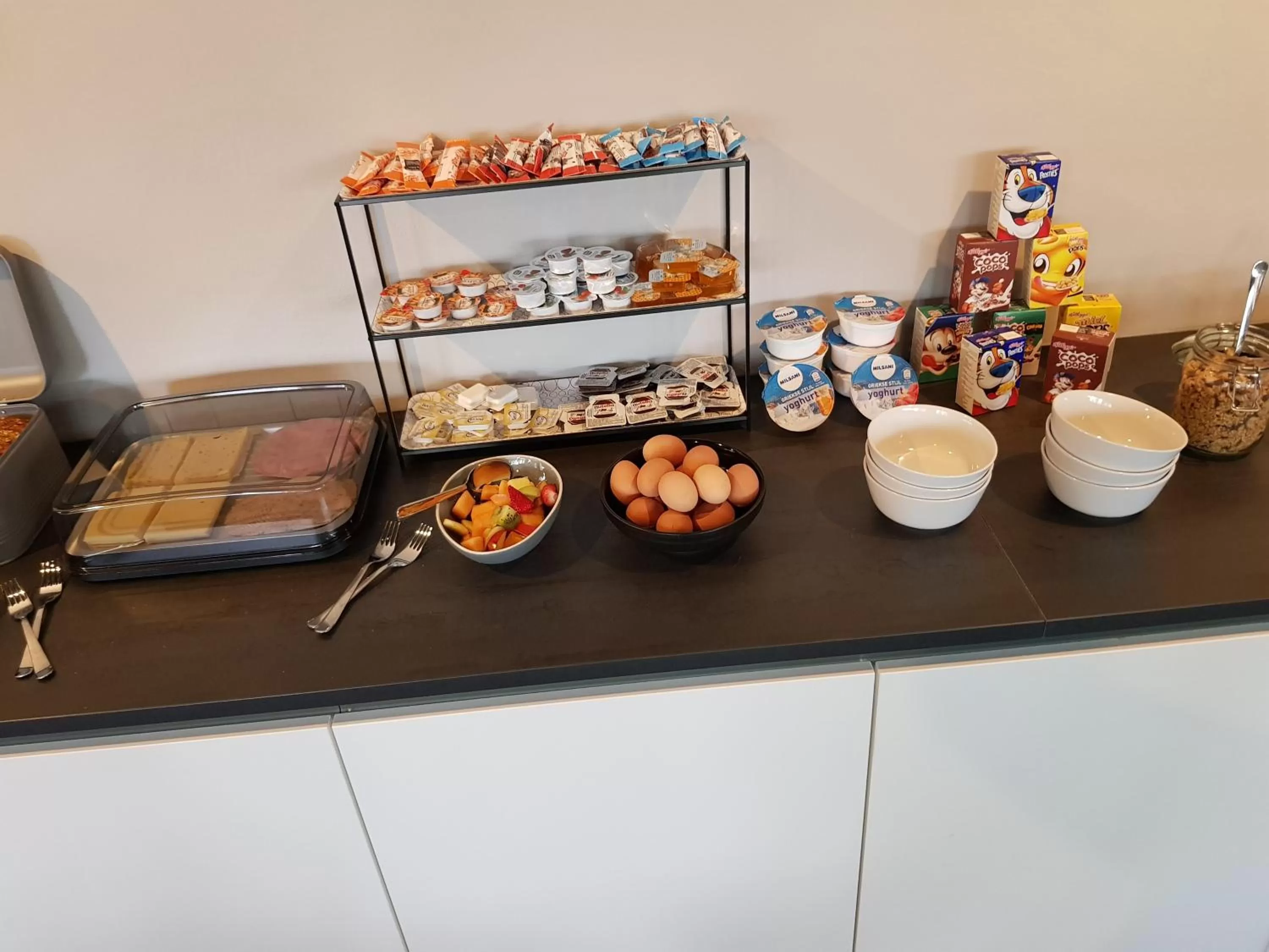 Buffet breakfast in B&B de Wilhelminaschool