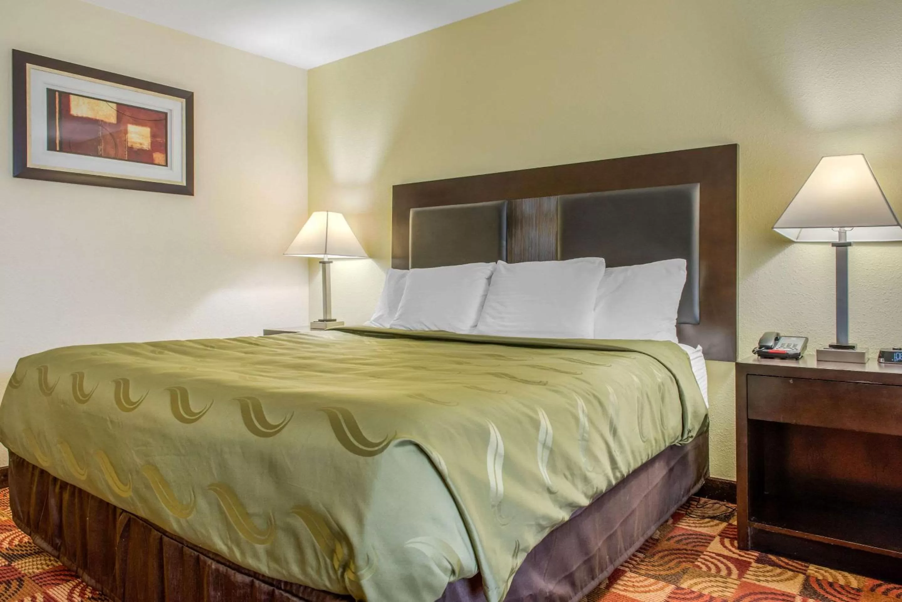 Photo of the whole room, Bed in Quality Inn Bloomington Near University