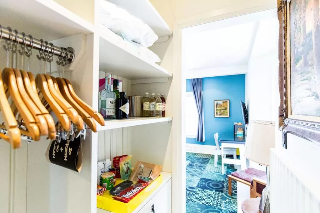 Bed in Drake Devonshire and Motor Inn