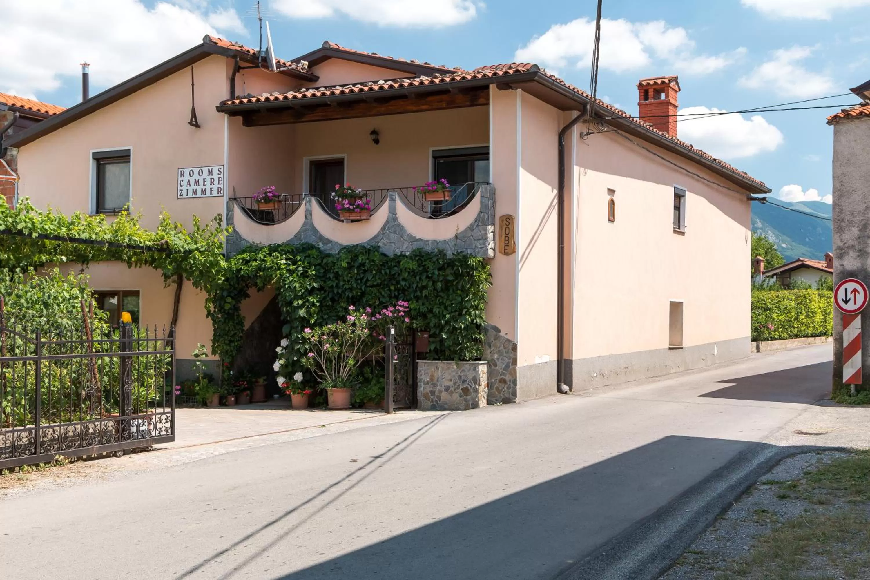 Property Building in Sobe in apartma Pilih