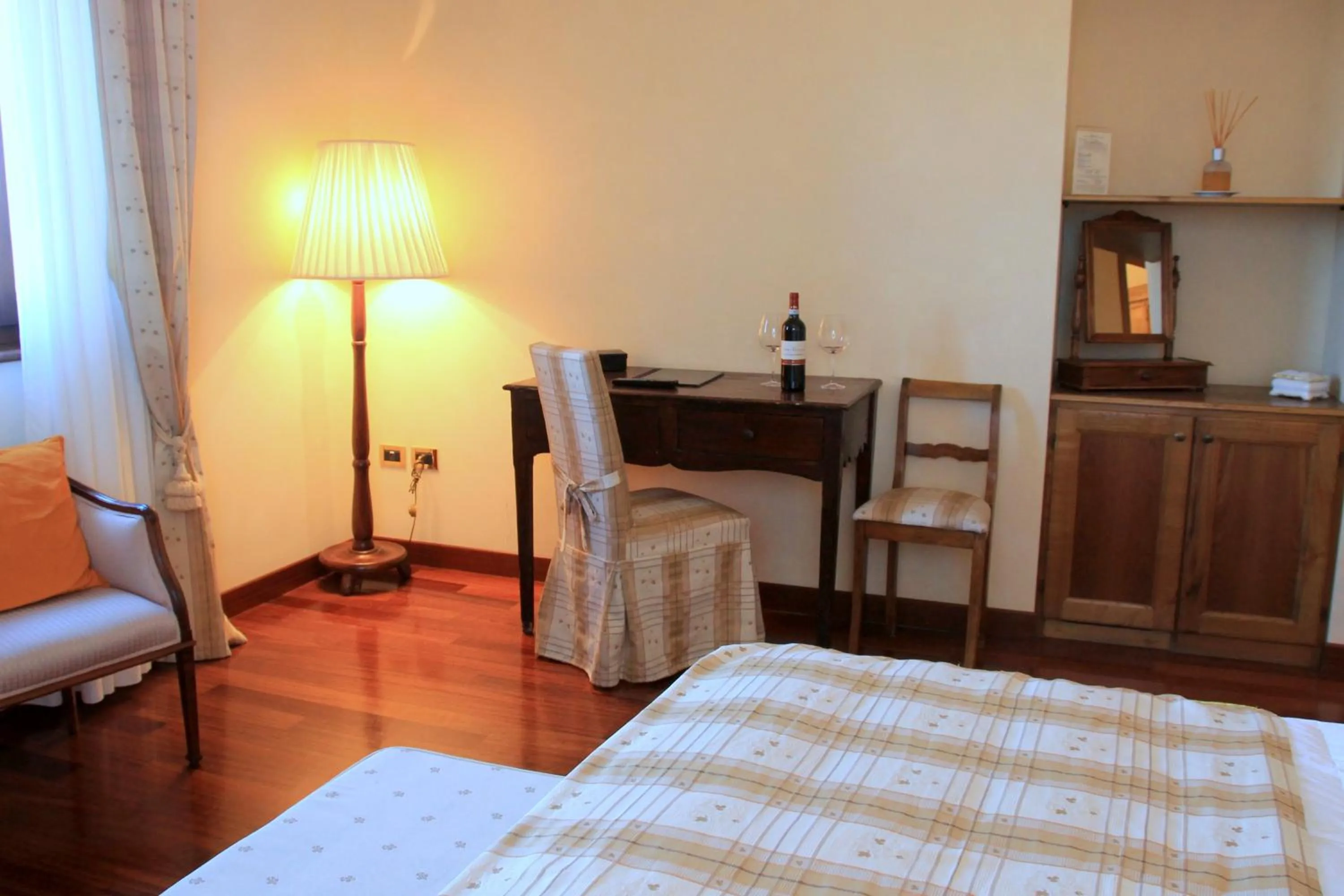 Bedroom, Bed in Hotel & Ristorante degli Angeli