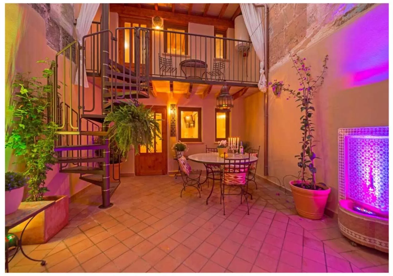 Patio in Boutique Hostal "Born53" im Stadtkern von Llucmajor, Mallorca