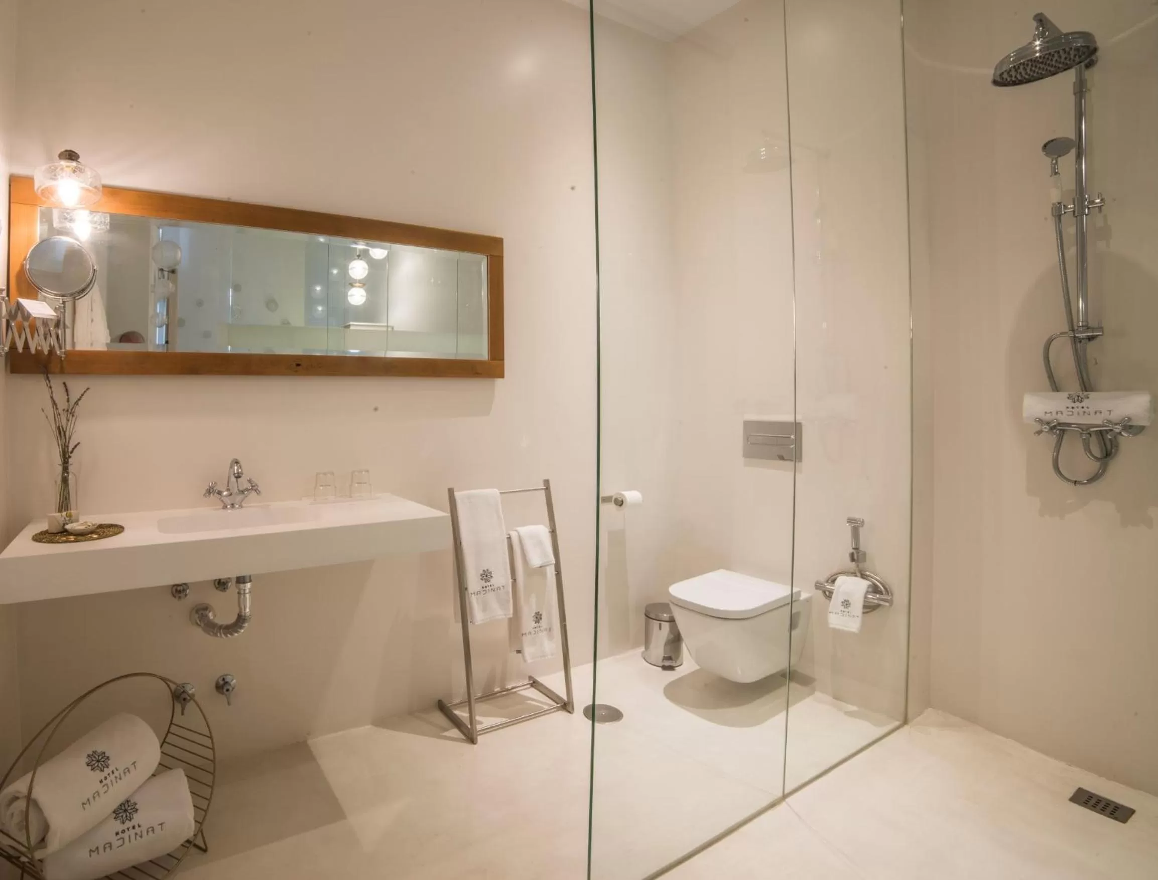 Shower in Hotel Madinat