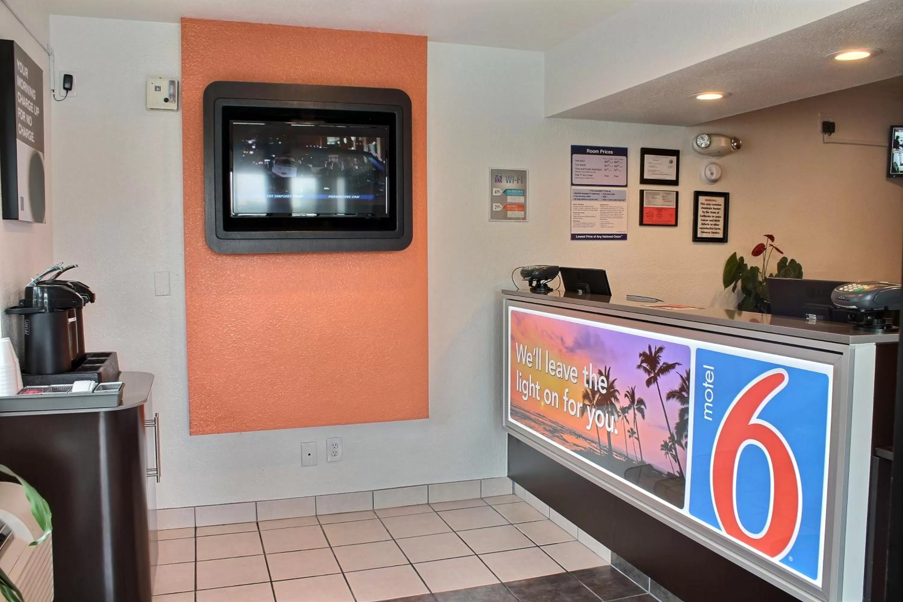 Lobby or reception in Motel 6-San Luis Obispo, CA - North