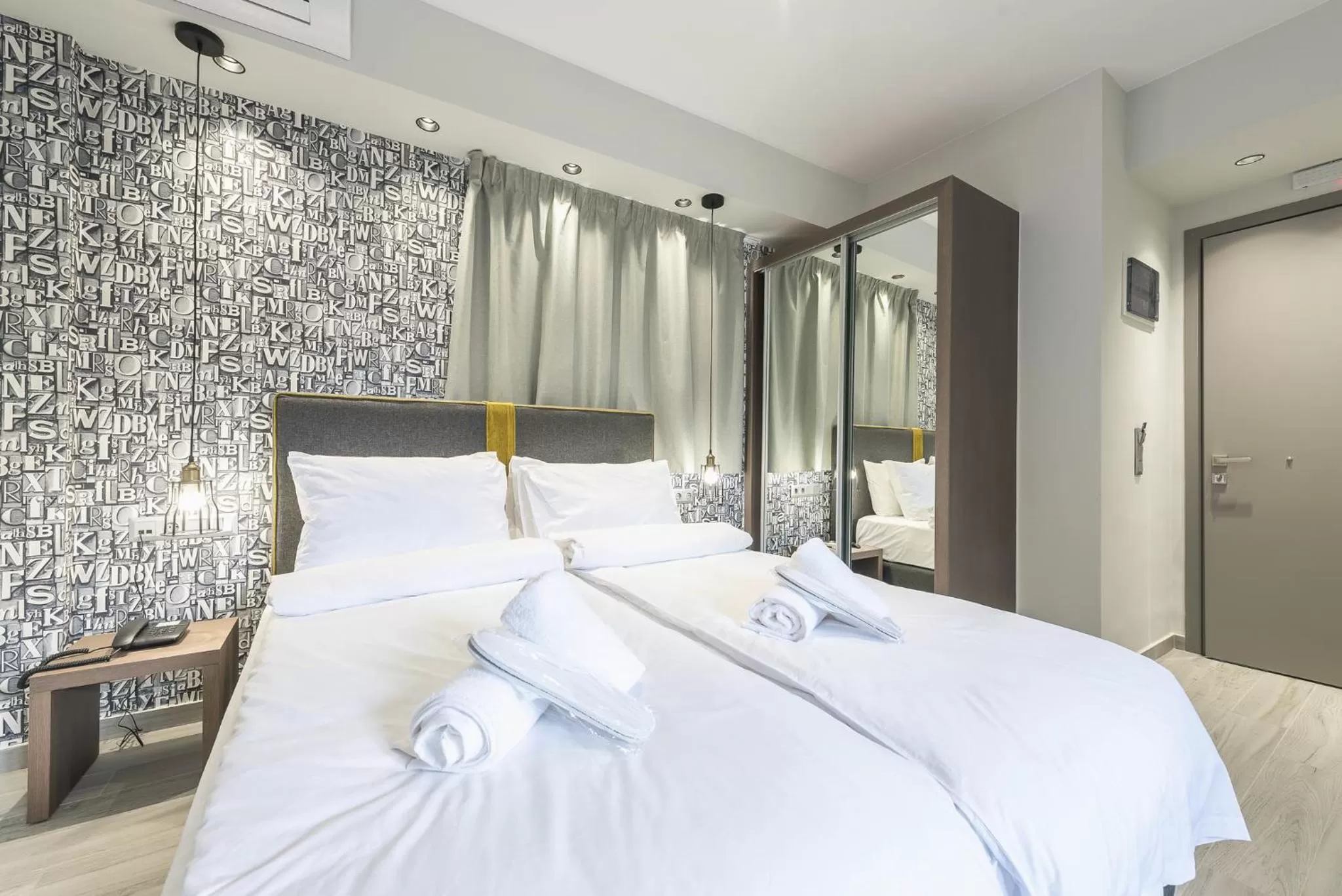 Photo of the whole room, Bed in Athens Lights